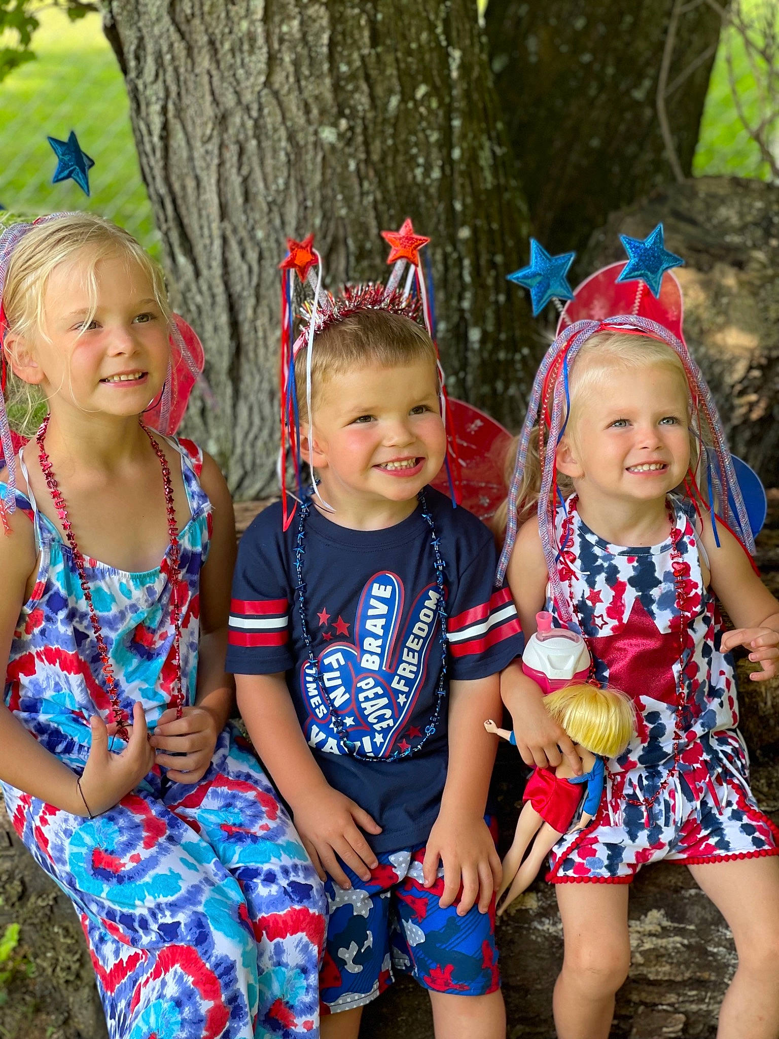 Salem is registered to the contest to win money with this photo: adaptation, blue, community, eye, face, grass, green, hair, hairstyle, happy, head, human_body, joy, leisure, organ, people_in_nature, person, red, smile, summer