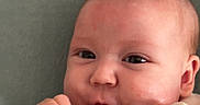 Sienna a rejoint le concours — aidez-le/la à gagner de superbes lots ! baby, cheeks, child, closeup, cute, expression, face, finger, hand, human, indoor, infant, newborn, onesie, person, portrait, skin, soft_background, striped_clothing, touch