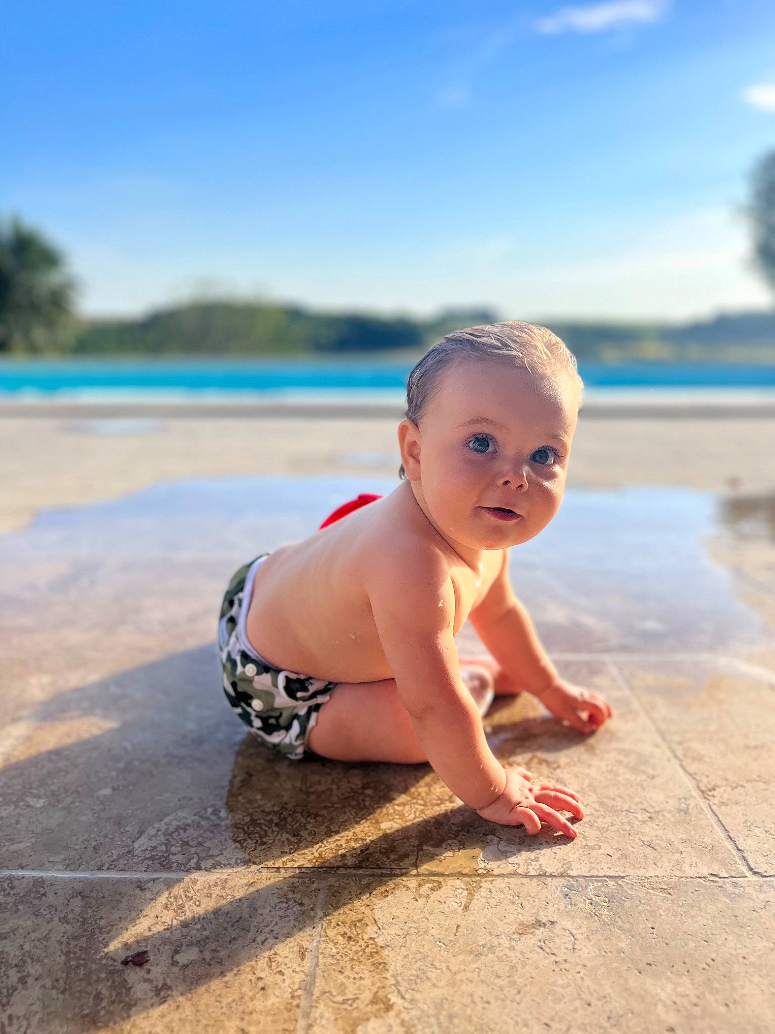 Charlie participe au concours pour gagner de l'argent avec cette photo : baby, baby_toddler_clothing, beach, cloud, flash_photography, flooring, foot, happy, horizon, human_leg, leisure, people_in_nature, people_on_beach, person, sand, sitting, sky, smile, toddler, water