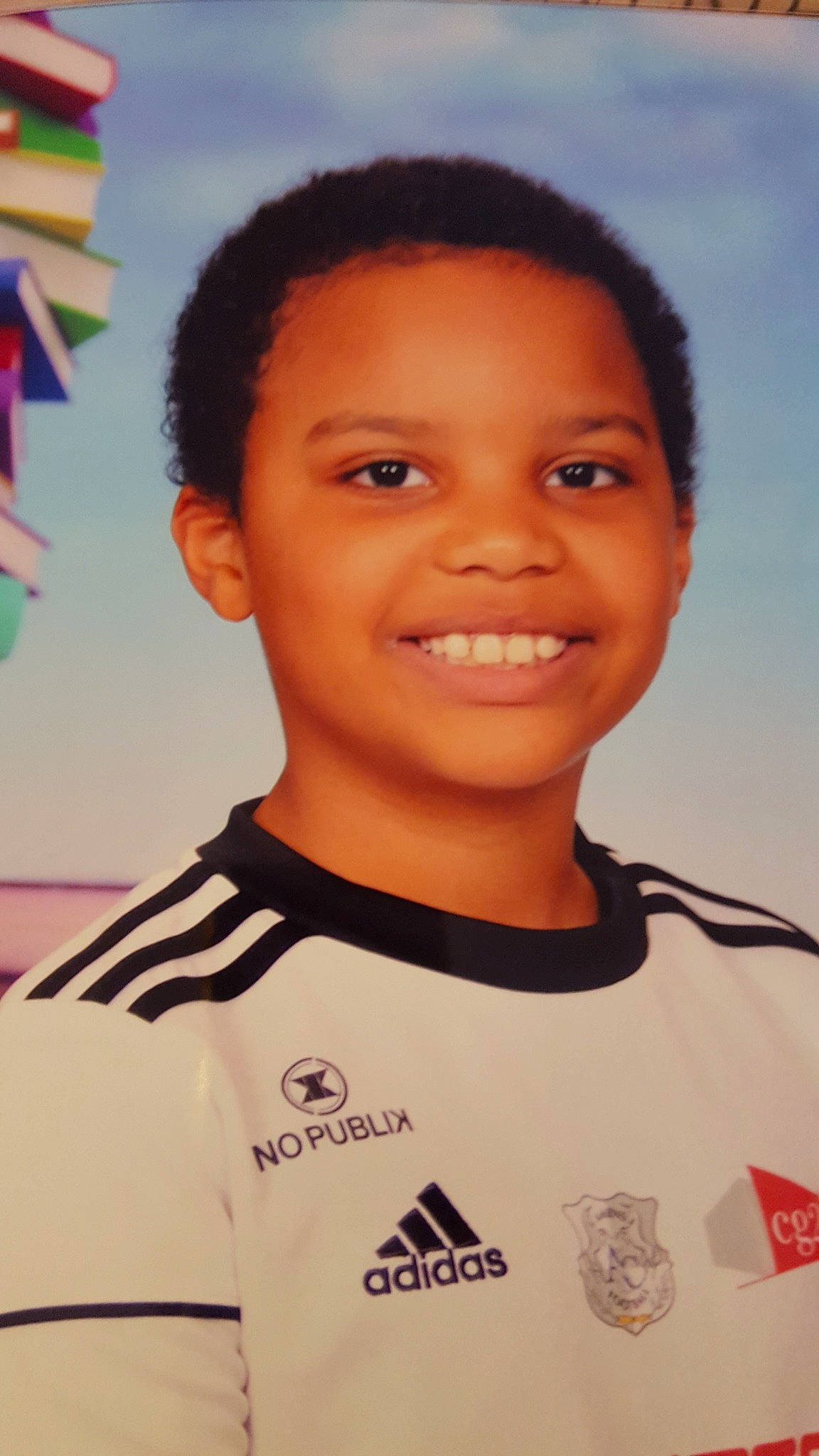 Djibril a rejoint le concours — aidez-le/la à gagner de superbes lots ! boy, child, child_model, chin, cool, face, facial_expression, forehead, fun, girl, hairstyle, happiness, head, human, joy, male, person, product, smile