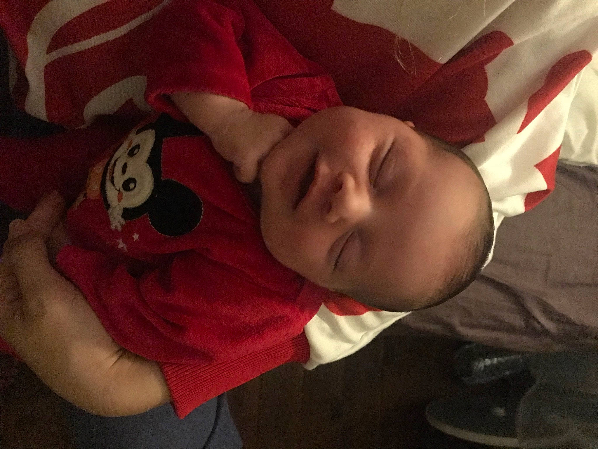 Arya a rejoint le concours — aidez-le/la à gagner de superbes lots ! baby, baby_products, baby_toddler_clothing, carmine, cheek, child, comfort, finger, fun, happy, lip, mammal, mouth, nose, person, product, room, skin, sleeve, textile