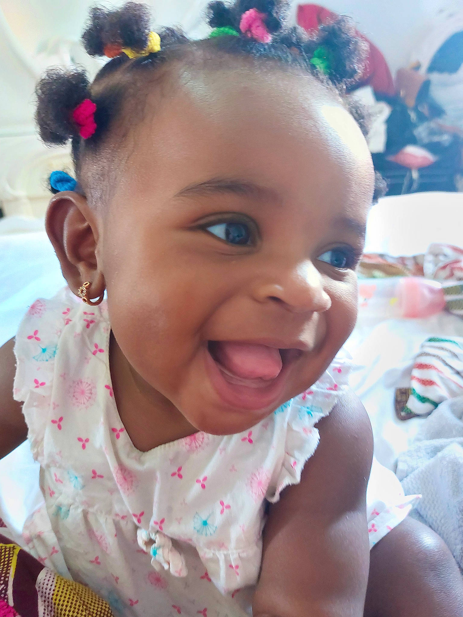 Laura a rejoint le concours — aidez-le/la à gagner de superbes lots ! baby, baby_toddler_clothing, cheek, child, chin, eye, eyebrow, facial_expression, hair, hairstyle, happy, head, iris, joy, lip, mouth, nose, person, pink, skin