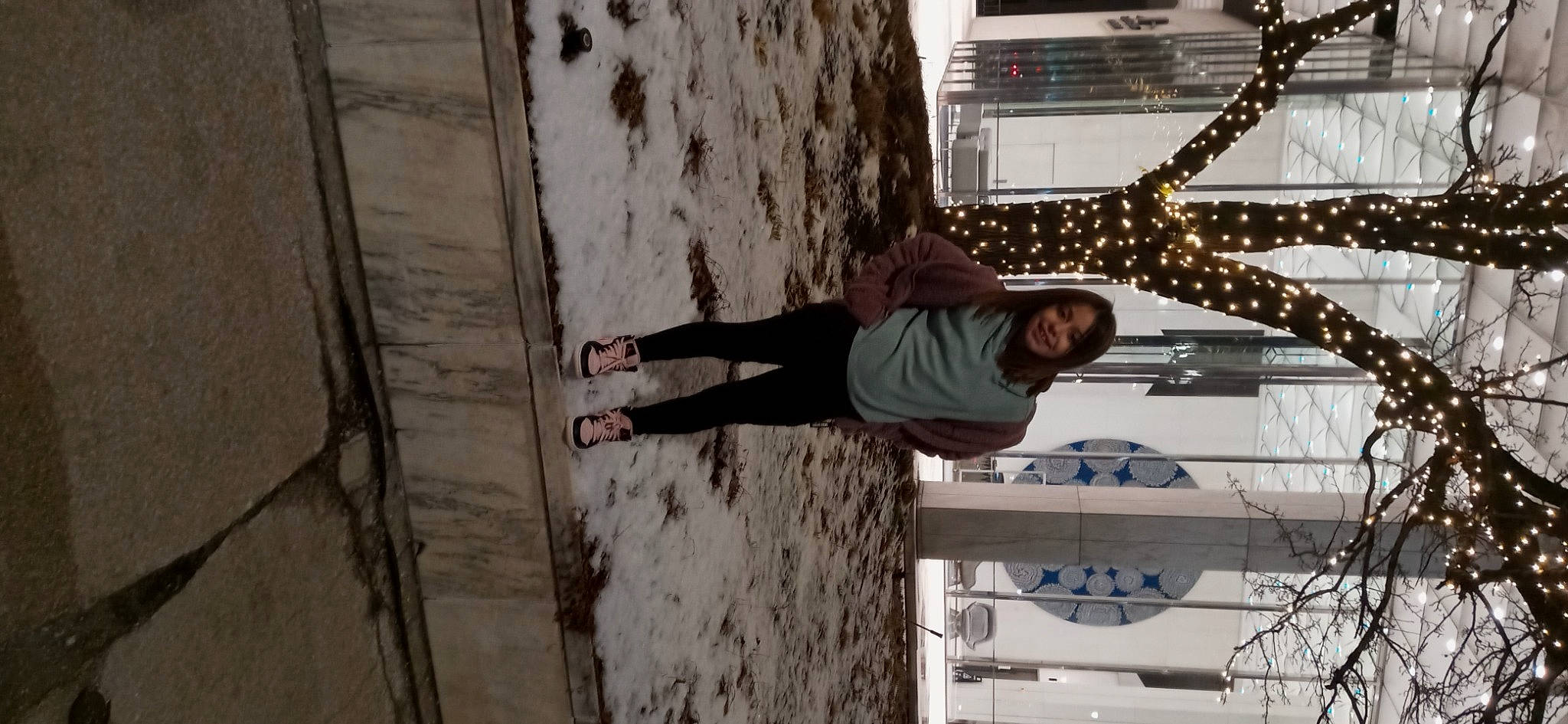 Mya is registered to the contest to win money with this photo: eyewear, facade, freezing, fun, giraffidae, joy, leisure, metal, person, recreation, smile, snow, tree, window, winter, wood