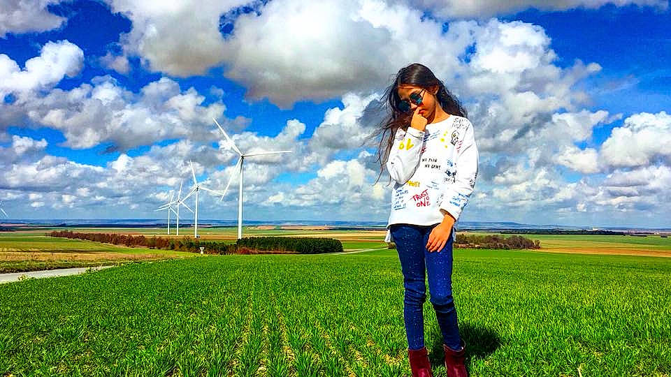 Diana a rejoint le concours — aidez-le/la à gagner de superbes lots ! agriculture, blue, cloud, crop, energy, field, grass, grass_family, grassland, leisure, meadow, nature, paddy_field, person, plant, prairie, rural_area, sky, spring, summer
