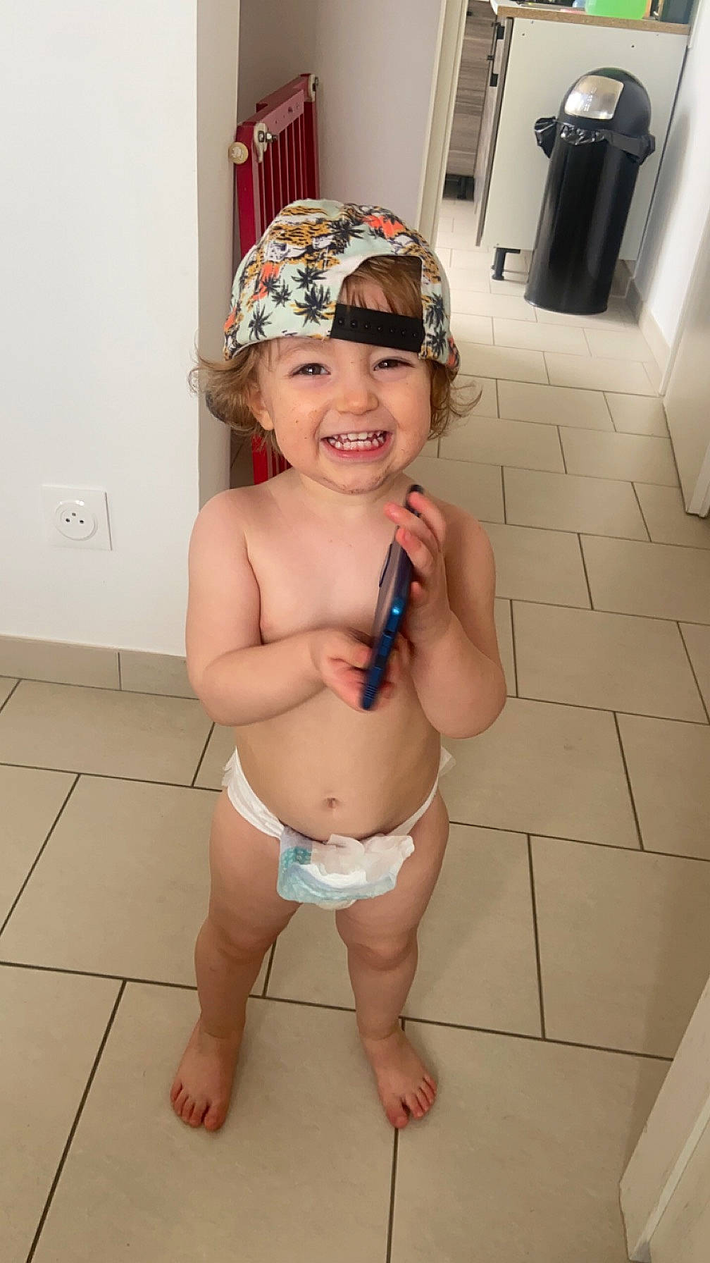 Laony a rejoint le concours — aidez-le/la à gagner de superbes lots ! abdomen, baby, cap, chest, face, fun, happy, headgear, headpiece, headwear, human_body, human_leg, joy, knee, person, personal_protective_equipment, skin, smile, swimwear, thigh