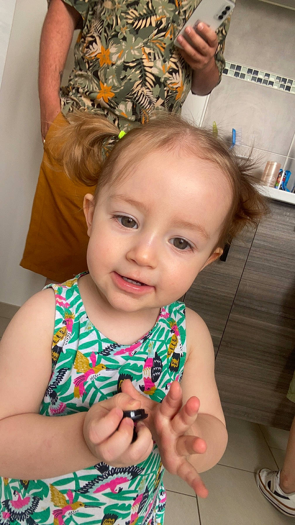 Laony a rejoint le concours — aidez-le/la à gagner de superbes lots ! baby_toddler_clothing, beauty, cheek, child, dress, event, eyelash, finger, fun, gesture, hairstyle, happy, iris, lip, neck, nose, person, pink, shoulder, skin