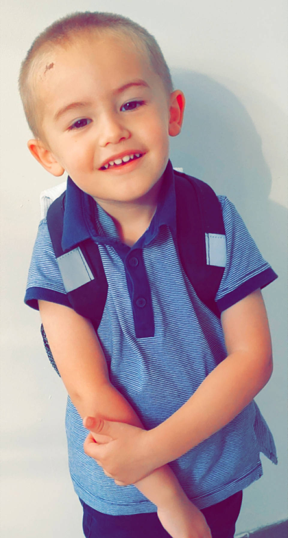 Maëron a rejoint le concours — aidez-le/la à gagner de superbes lots ! arm, baby_toddler_clothing, chest, child, elbow, electric_blue, flash_photography, gesture, happy, joint, joy, neck, nose, person, shoulder, skin, sleeve, smile, standing, t_shirt