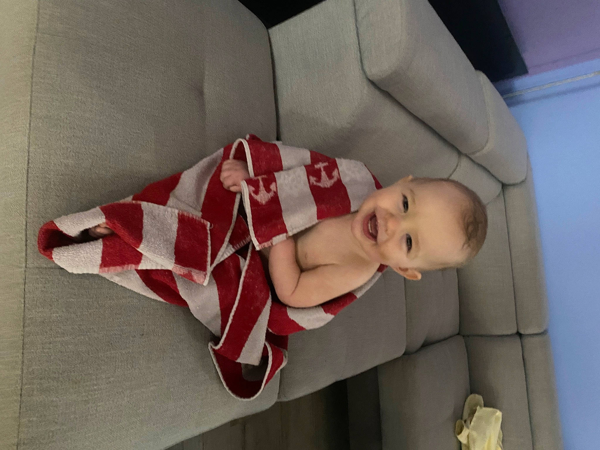 Sohan participe au concours pour gagner de l'argent avec cette photo : baby, carmine, comfort, couch, holiday, human_body, human_leg, joy, knee, lap, leg, linens, pattern, person, plaid, sitting, sleeve, sock, textile, thigh