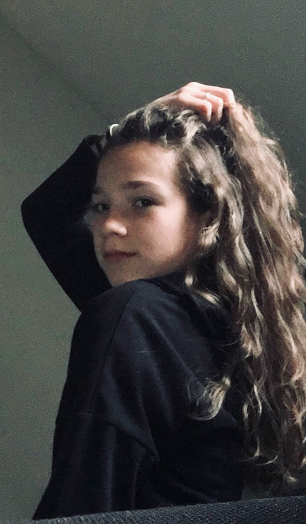 Anissa participe au concours pour gagner de l'argent avec cette photo : black_hair, blond, brown_hair, chin, cool, eyebrow, eyelash, eyewear, fashion_design, flash_photography, forehead, hair, jaw, lip, long_hair, neck, nose, person, shoulder, tints_and_shades