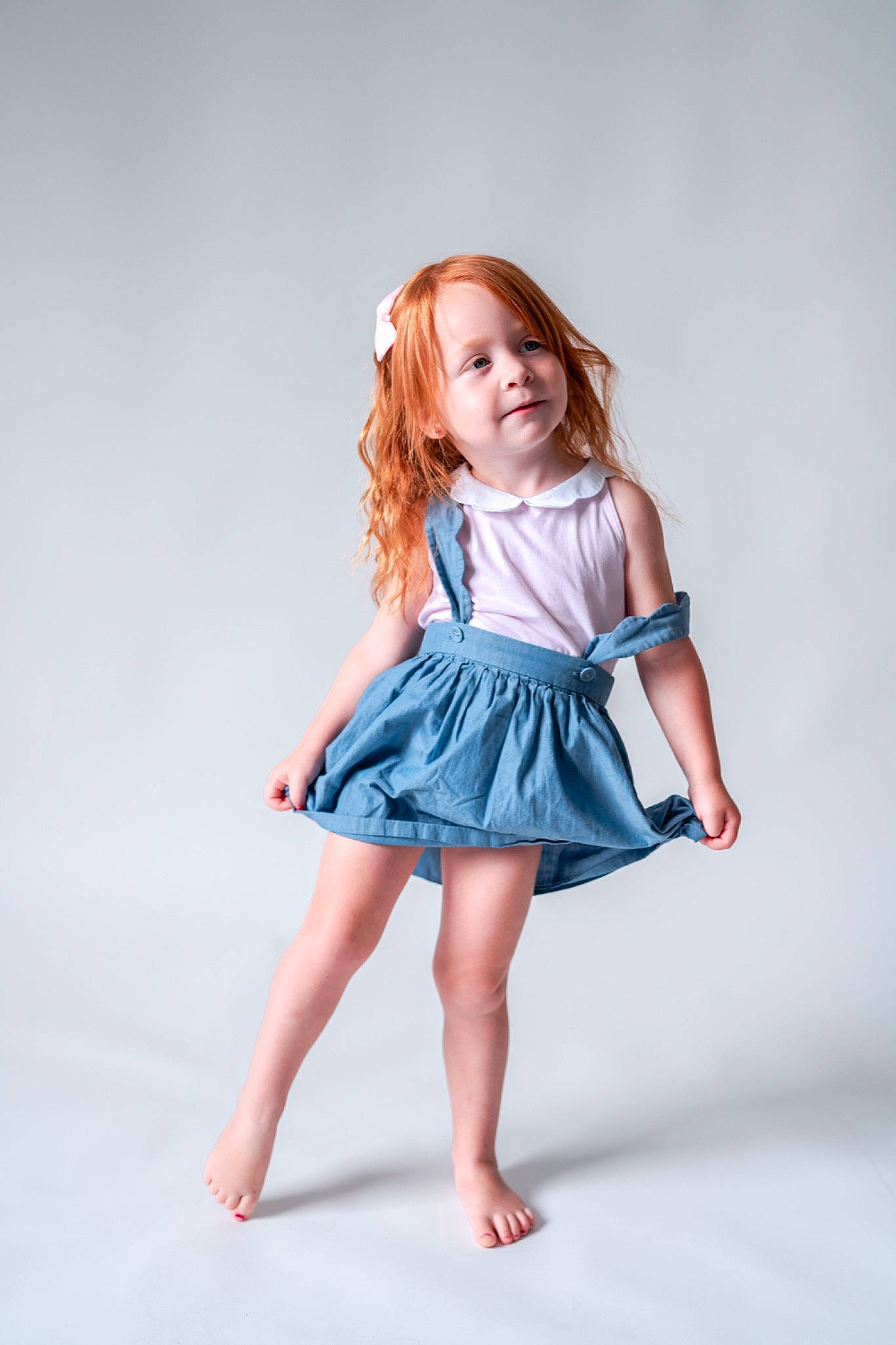 Maëlyne a rejoint le concours — aidez-le/la à gagner de superbes lots ! baby_toddler_clothing, beauty, child, clothing, day_dress, dress, fashion, finger, hairstyle, human_body, human_leg, joint, joy, one_piece_garment, pattern, person, shoulder, skin, sleeve, standing