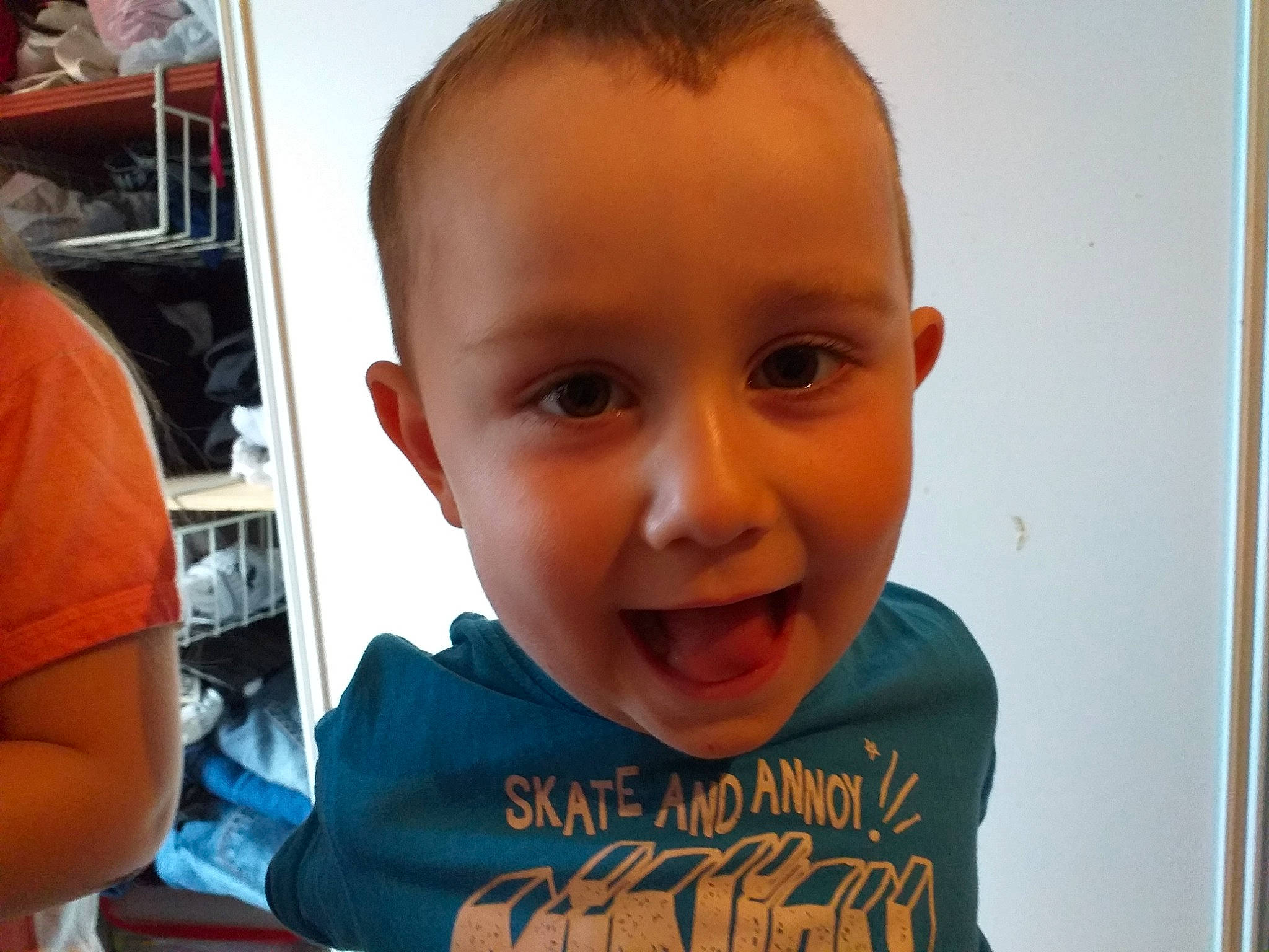 Alan participe au concours pour gagner de l'argent avec cette photo : baby, buzz_cut, cheek, child, chin, cool, eye, eyebrow, face, facial_expression, forehead, fun, hair, hairstyle, head, lip, mouth, nose, person, smile