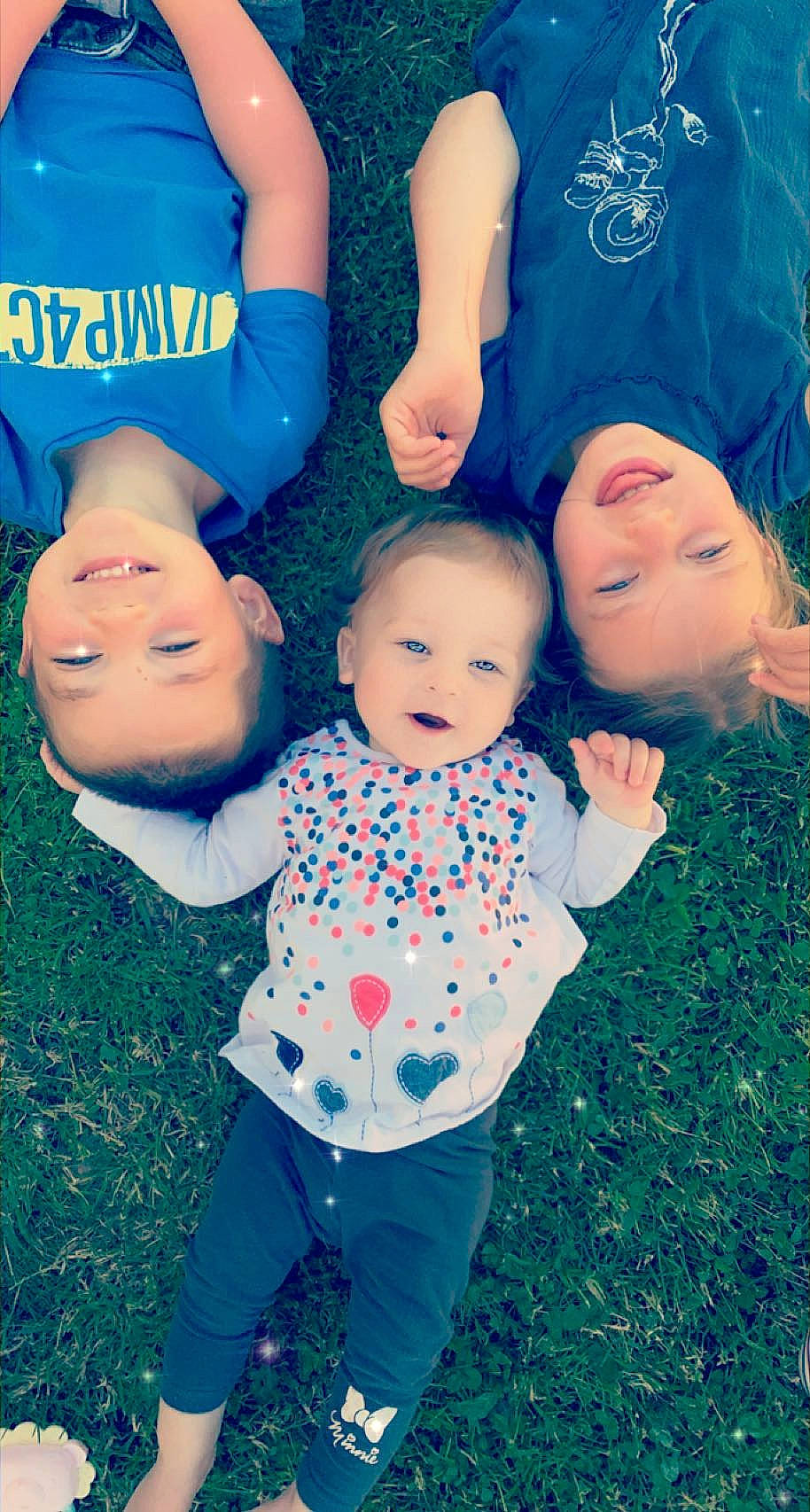 Grégory participe au concours pour gagner de l'argent avec cette photo : azure, baby_toddler_clothing, blue, facial_expression, gesture, grass, green, happy, hat, joy, leaf, light, people_in_nature, person, photograph, plant, red, sleeve, smile, toddler