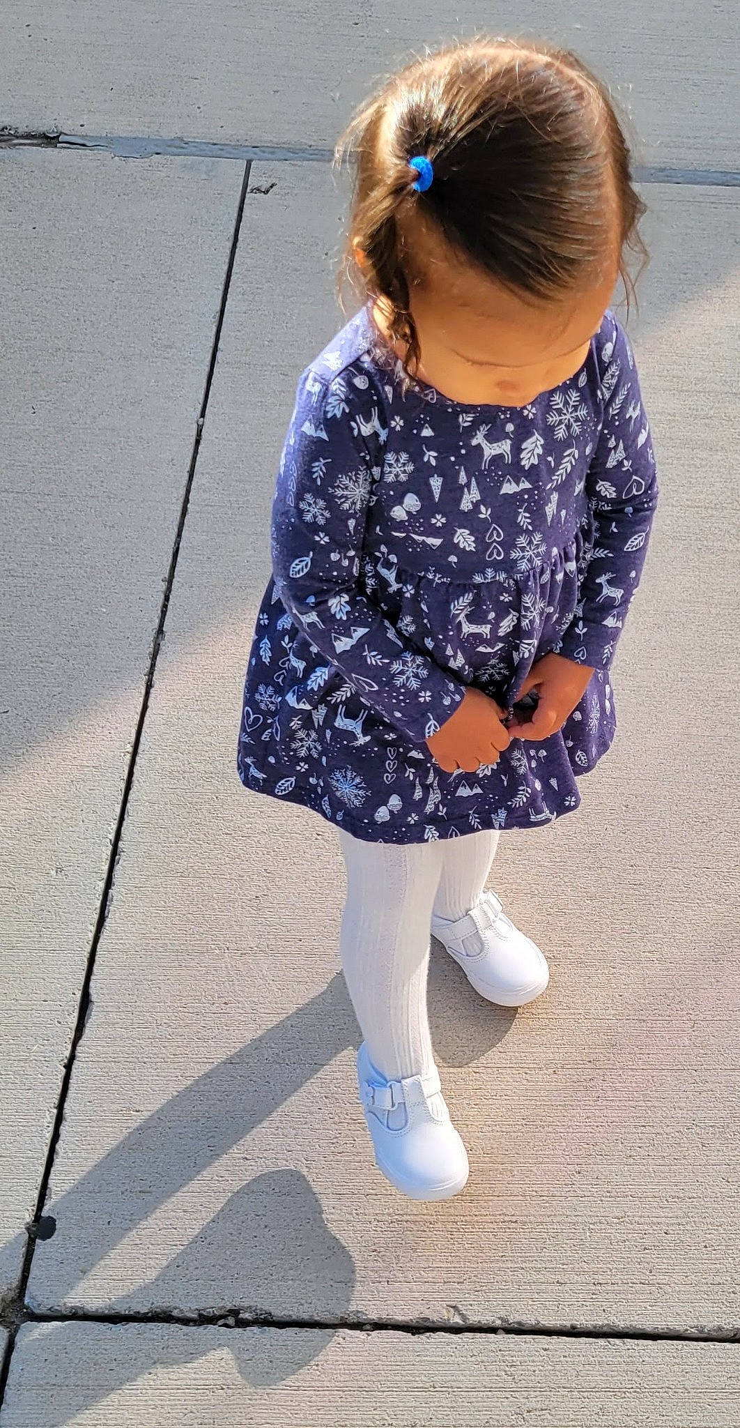 Beatrix is registered to the contest to win money with this photo: arm, baby_toddler_clothing, blazer, denim, electric_blue, hand, human_body, human_leg, knee, leg, outerwear, pattern, person, purple, sleeve, sock, standing, t_shirt, thigh, toddler