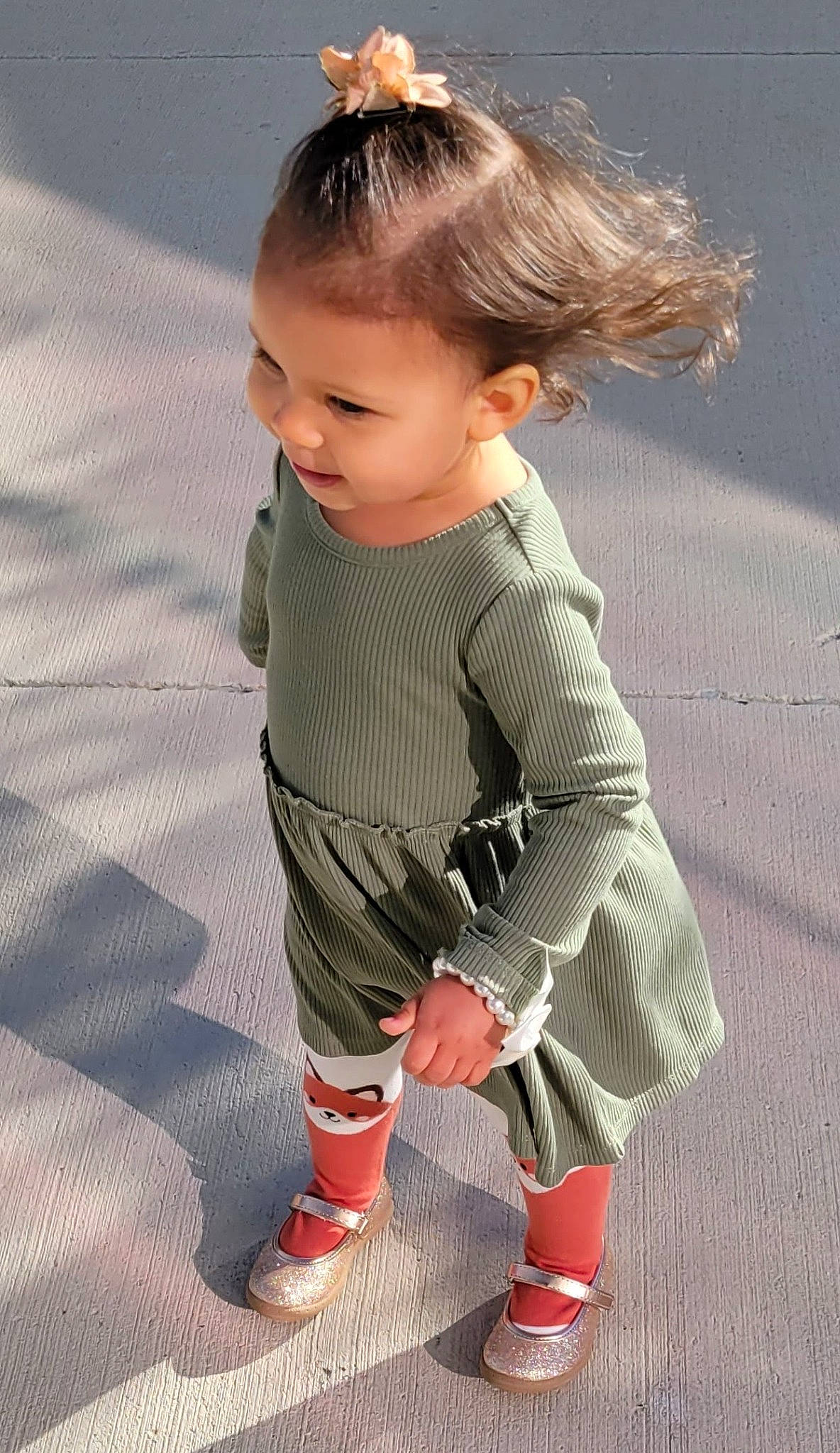 Beatrix is registered to the contest to win money with this photo: arm, baby, baby_toddler_clothing, beauty, child, dress, face, flooring, hair, hand, head, human_body, knee, person, shoe, skin, sleeve, snapshot, sock, t_shirt