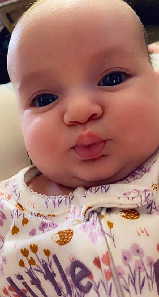 Léa Maxime participe au concours pour gagner de l'argent avec cette photo : baby, baby_toddler_clothing, cheek, chin, close_up, collar, dress, eyebrow, eyelash, forehead, hairstyle, iris, lip, mouth, nose, pattern, person, pink, skin, sleeve