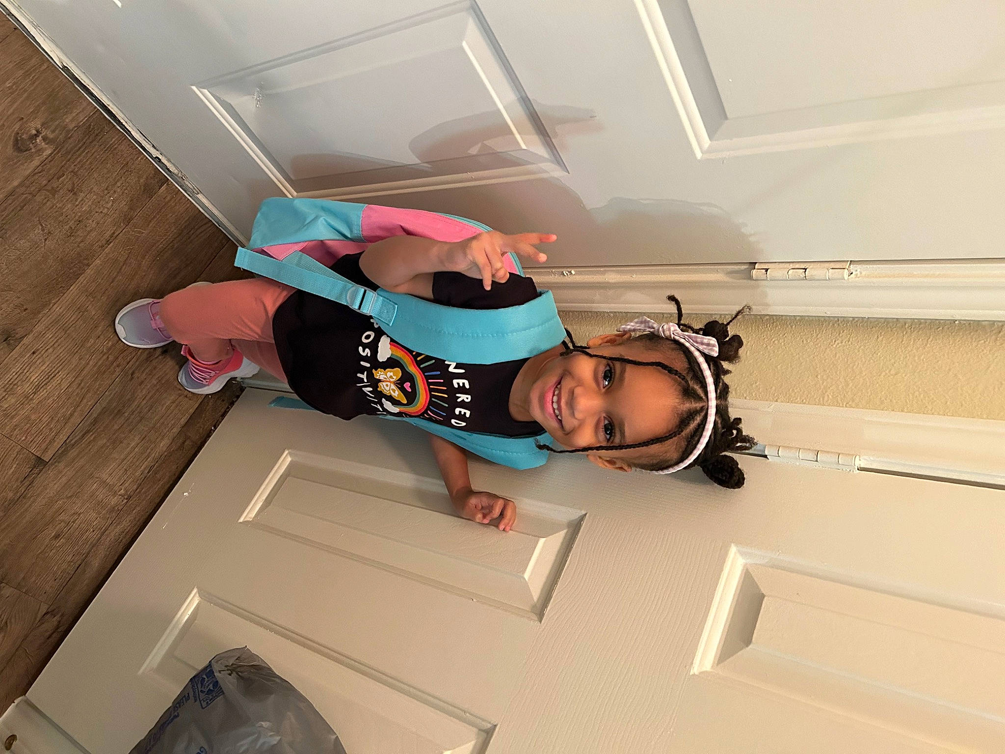 Saroyah is registered to the contest to win money with this photo: automotive_design, bag, ceiling, child, comfort, eyewear, flooring, fun, hat, human_leg, joy, knee, leg, leisure, luggage_and_bags, luxury_vehicle, person, room, t_shirt, thigh