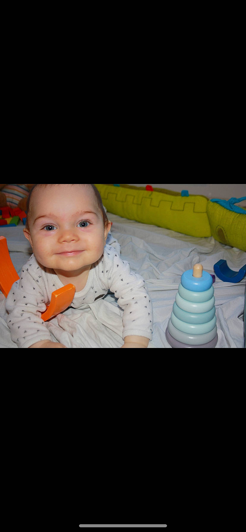 Jules participe au concours pour gagner de l'argent avec cette photo : baby, baby_toddler_clothing, cheek, child, comfort, flash_photography, flooring, fun, happy, joy, linens, person, plastic, play, portrait_photography, sitting, sleeve, smile, t_shirt, table