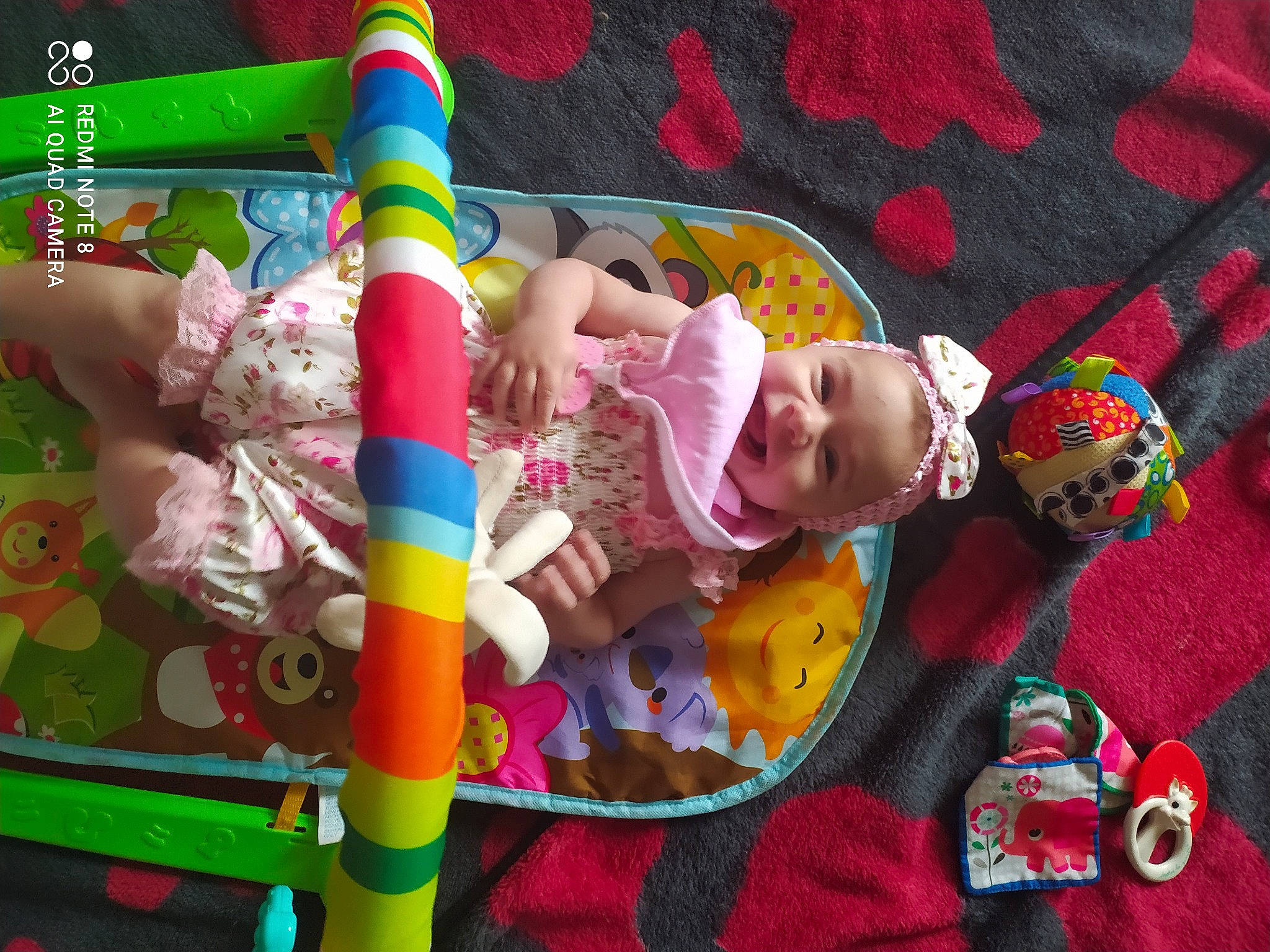 Tess participe au concours pour gagner de l'argent avec cette photo : baby, baby_products, baby_toddler_clothing, baby_toys, cheek, child, comfort, fun, leisure, linens, magenta, pattern, people, person, play, room, snapshot, toddler, toy, woven_fabric