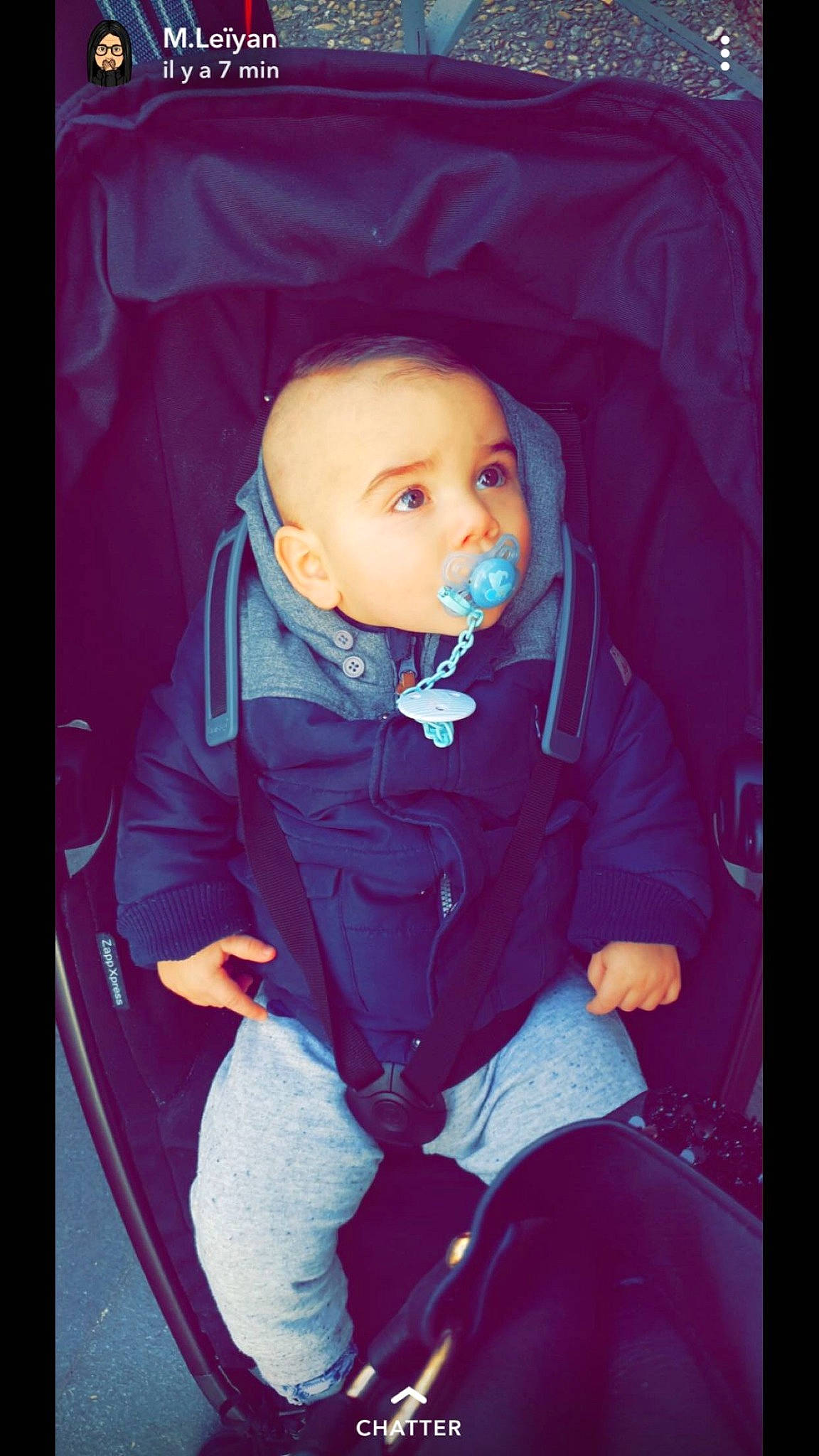 Leiyan a rejoint le concours — aidez-le/la à gagner de superbes lots ! baby, cheek, child, chin, cool, eye, face, fun, head, mouth, nose, outerwear, person, photography, pink, portrait, sitting, toddler