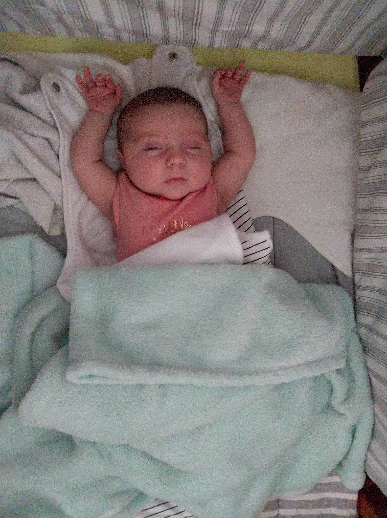 Daria a rejoint le concours — aidez-le/la à gagner de superbes lots ! baby, bedtime, blanket, child, linens, person, product, sleep, textile, toddler