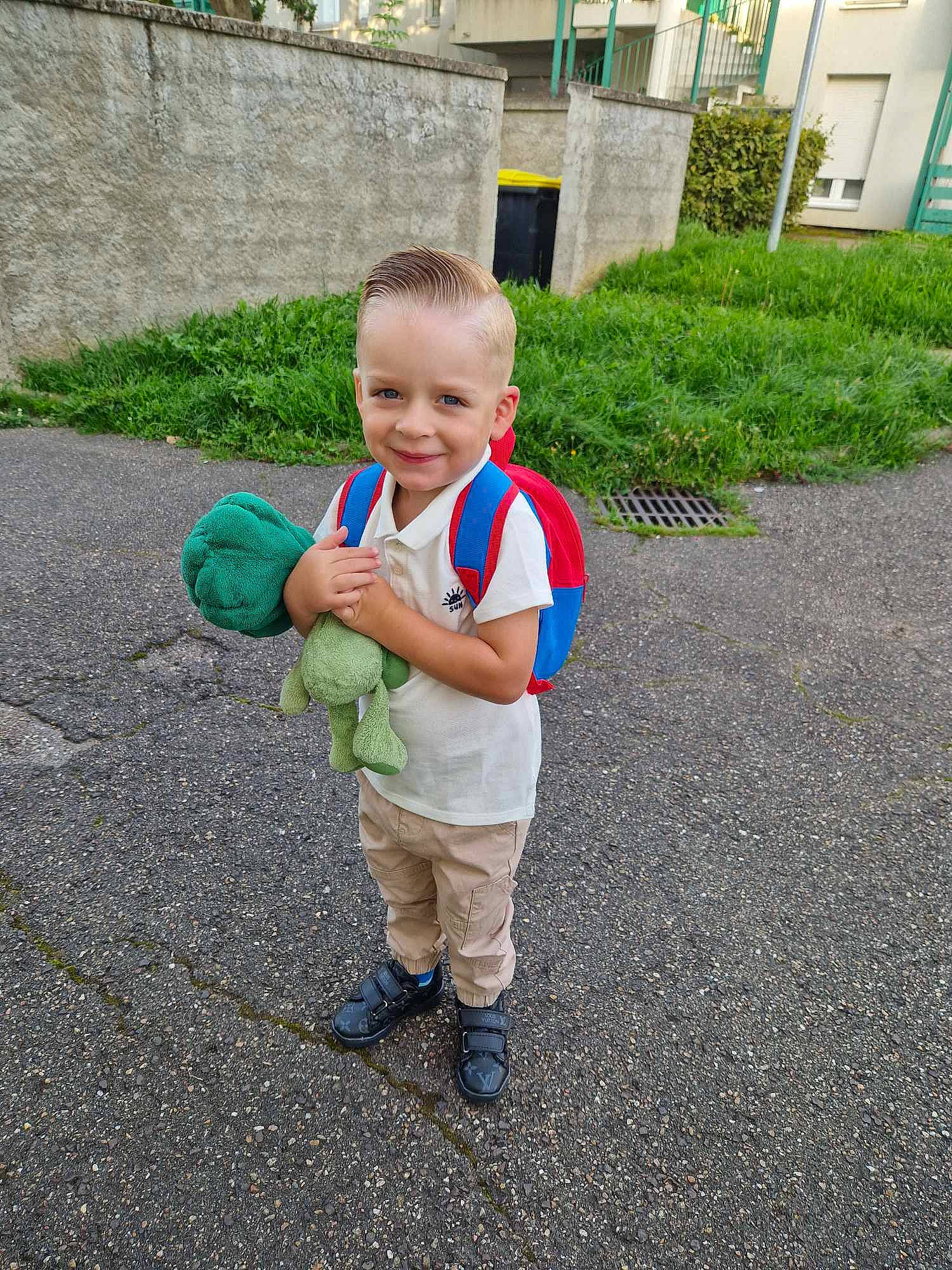 Timothée participe au concours pour gagner de l'argent avec cette photo : asphalt, baby, baby_toddler_clothing, ball, child, flooring, fun, garden, gesture, grass, grass_family, joy, landscape, leaf, leisure, people_in_nature, person, plant, road_surface, smile
