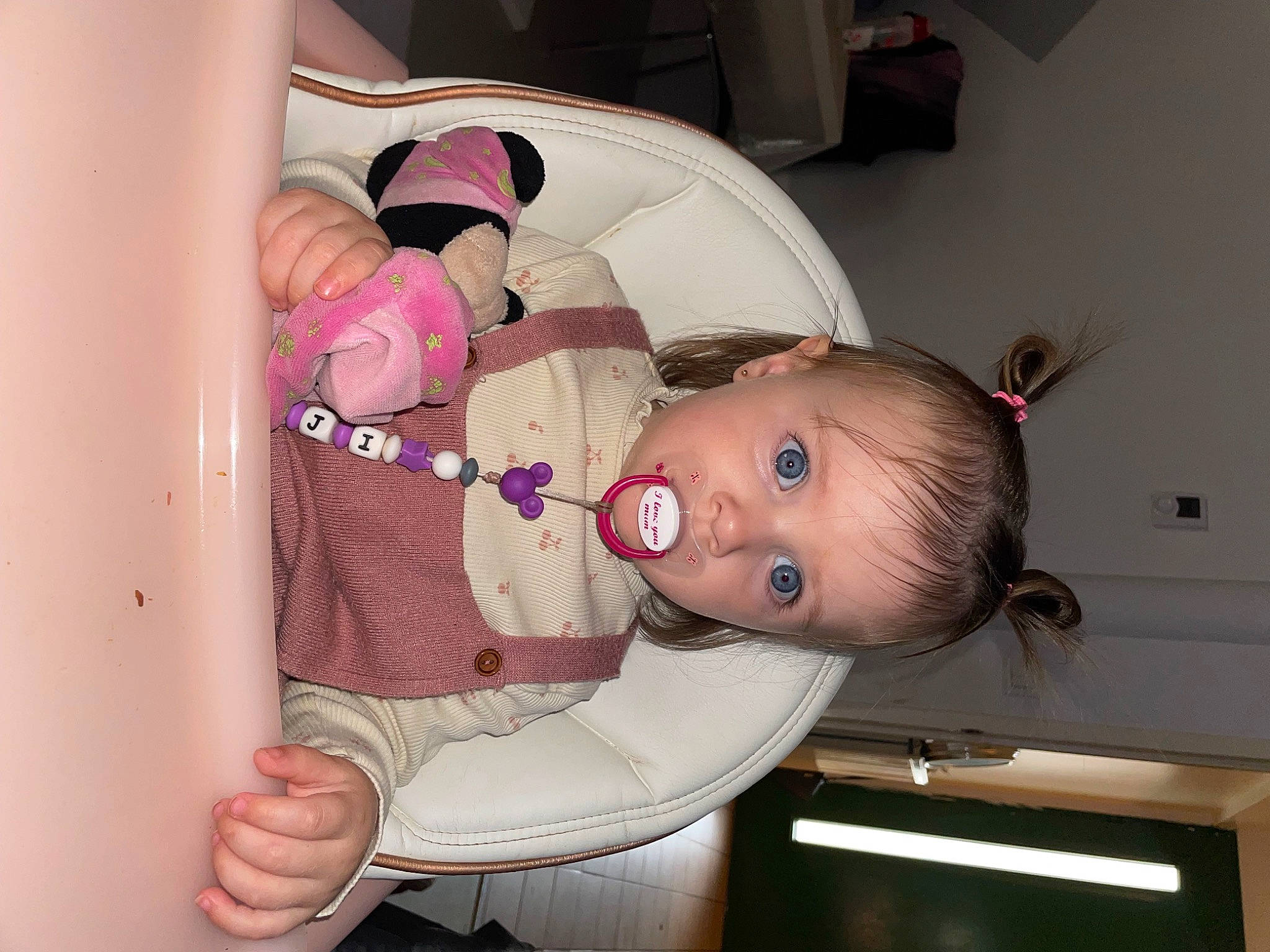 Fidji participe au concours pour gagner de l'argent avec cette photo : baby, baby_products, baby_safety, baby_toddler_clothing, baby_toys, cheek, child, comfort, fun, person, room, toddler