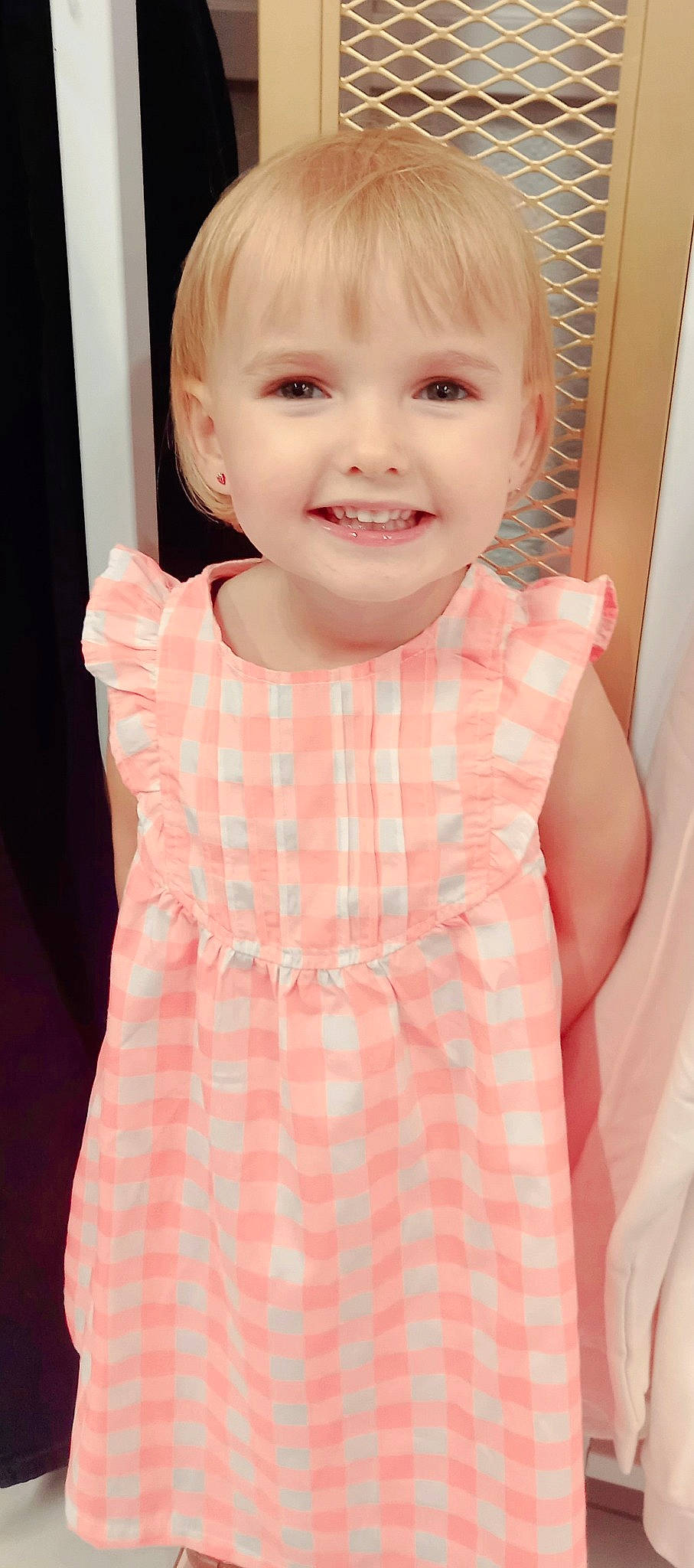 Ambre participe au concours pour gagner de l'argent avec cette photo : baby, baby_toddler_clothing, cheek, day_dress, dress, eye, eyelash, face, gesture, head, human_body, iris, joy, lip, one_piece_garment, person, pink, skin, sleeve, smile