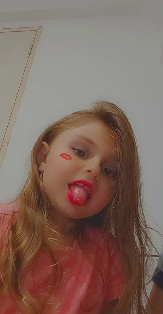 Liliana a rejoint le concours — aidez-le/la à gagner de superbes lots ! blond, cheek, chin, close_up, eyebrow, face, hair, head, jaw, lip, long_hair, mouth, neck, nose, person, skin, throat