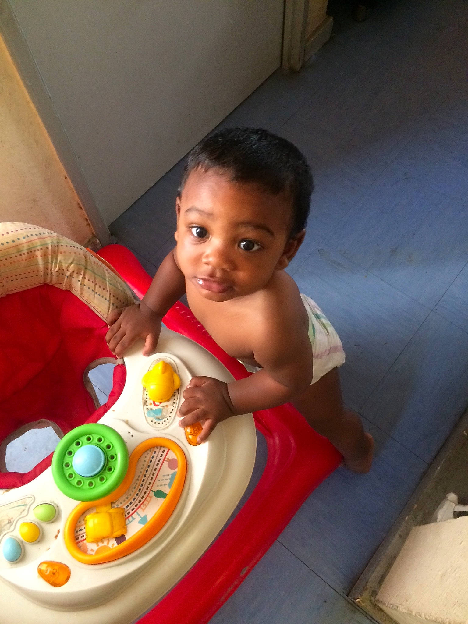 Sihem a rejoint le concours — aidez-le/la à gagner de superbes lots ! child, eating, food, fun, infant, person, play, product, toddler, toy