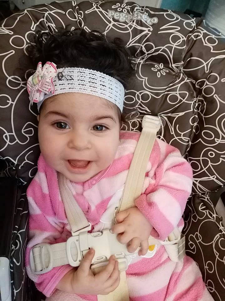 Marine a rejoint le concours — aidez-le/la à gagner de superbes lots ! baby, bonnet, cheek, child, fashion_accessory, finger, hair_accessory, headgear, headpiece, headwear, joy, person, pink, smile, toddler