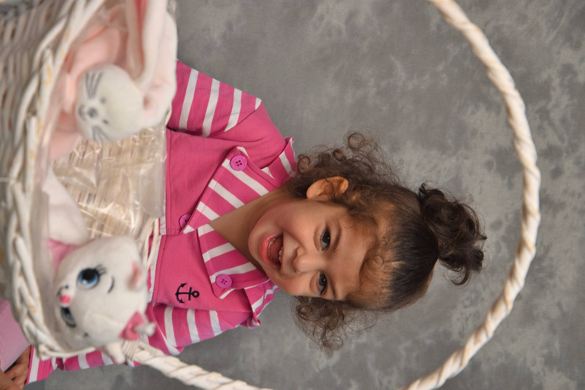 Marine a rejoint le concours — aidez-le/la à gagner de superbes lots ! beauty, child, doll, eye, facial_expression, fun, fur, grass, happy, head, leisure, mouth, people, person, skin, smile, stuffed_toy, toddler, toy, tree