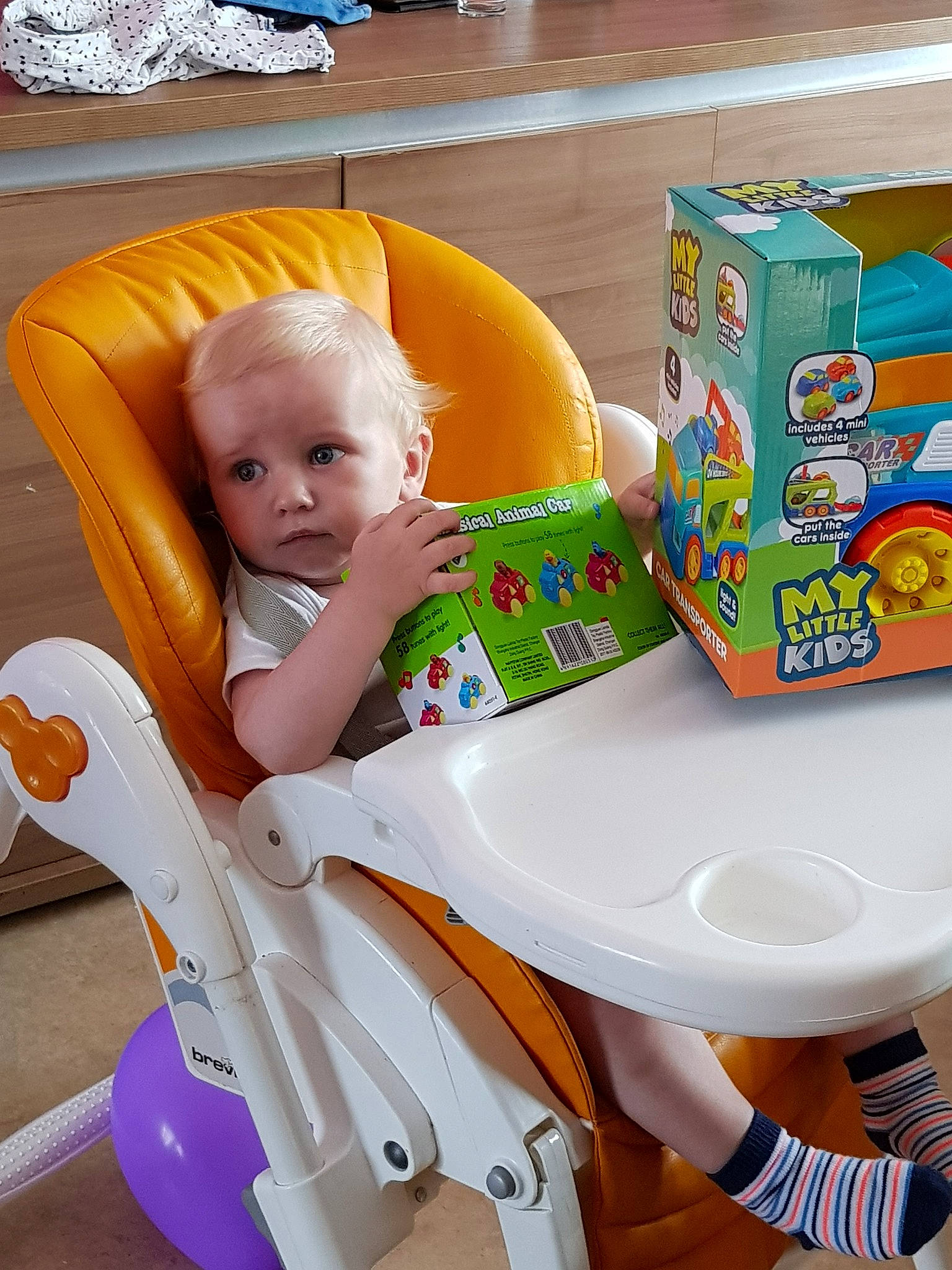 Alessio a rejoint le concours — aidez-le/la à gagner de superbes lots ! baby, child, person, play, potty_training, toddler, toy