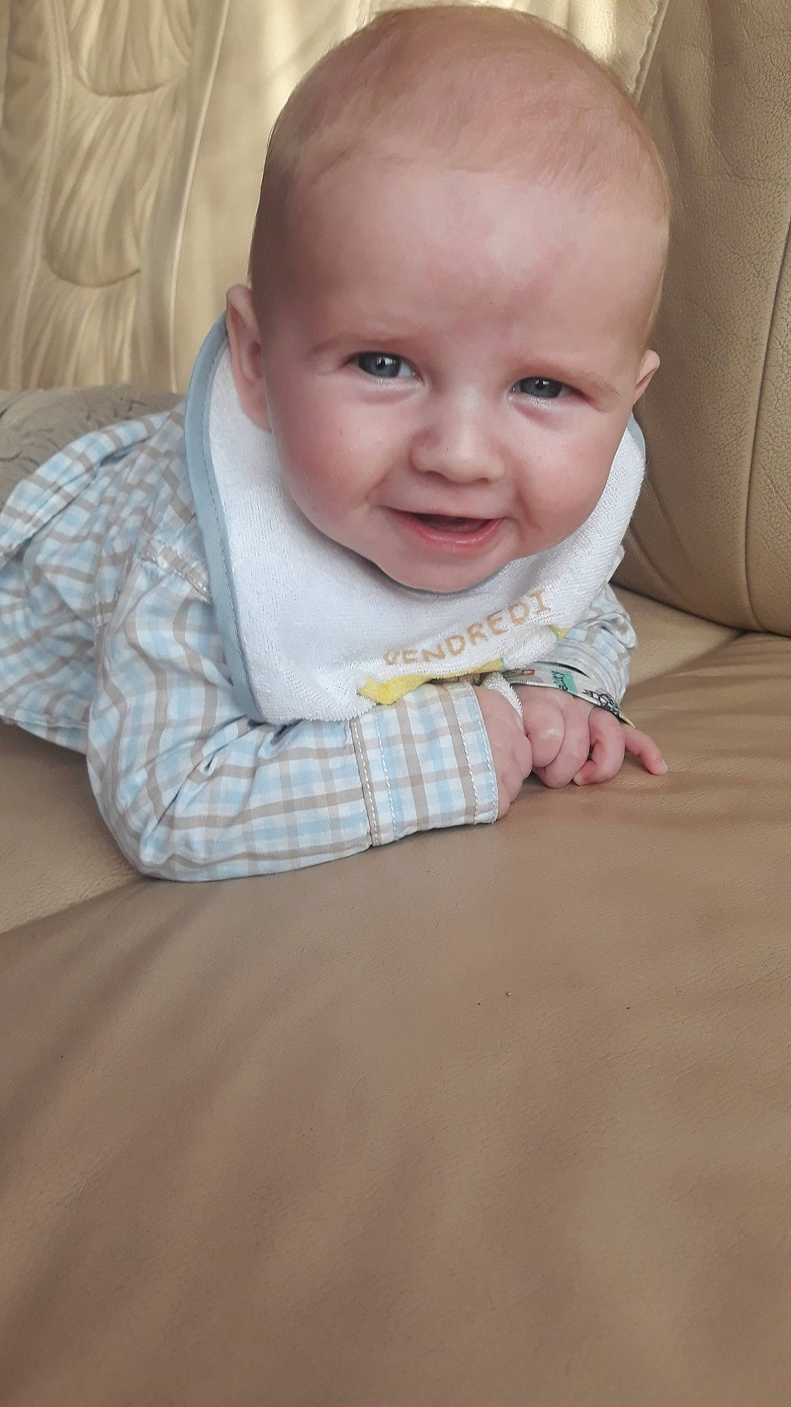 Alessio participe au concours pour gagner de l'argent avec cette photo : cheek, child, day, eye, girl, human_hair_color, infant, iris, joy, nose, person, product, sitting, skin, smile, textile, toddler