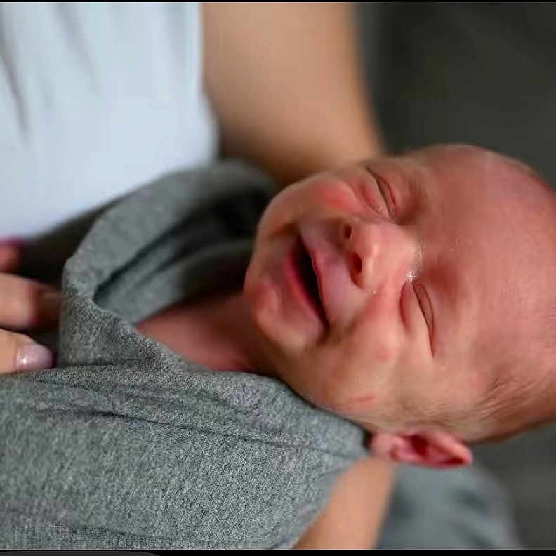 Kaido is registered to the contest to win money with this photo: baby, crying, face, head, person, sad