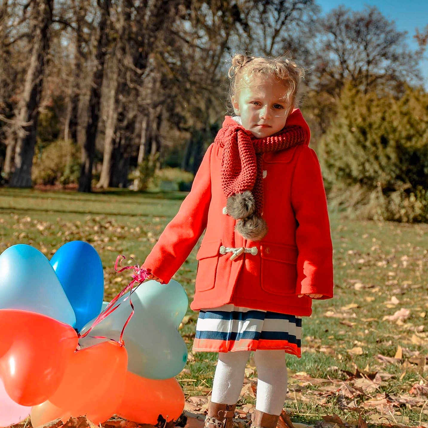 Adela a rejoint le concours — aidez-le/la à gagner de superbes lots ! autumn, child, fun, girl, grass, person, personal_flotation_device, plant, play, recreation, red, spring, toddler, tree, vacation, winter