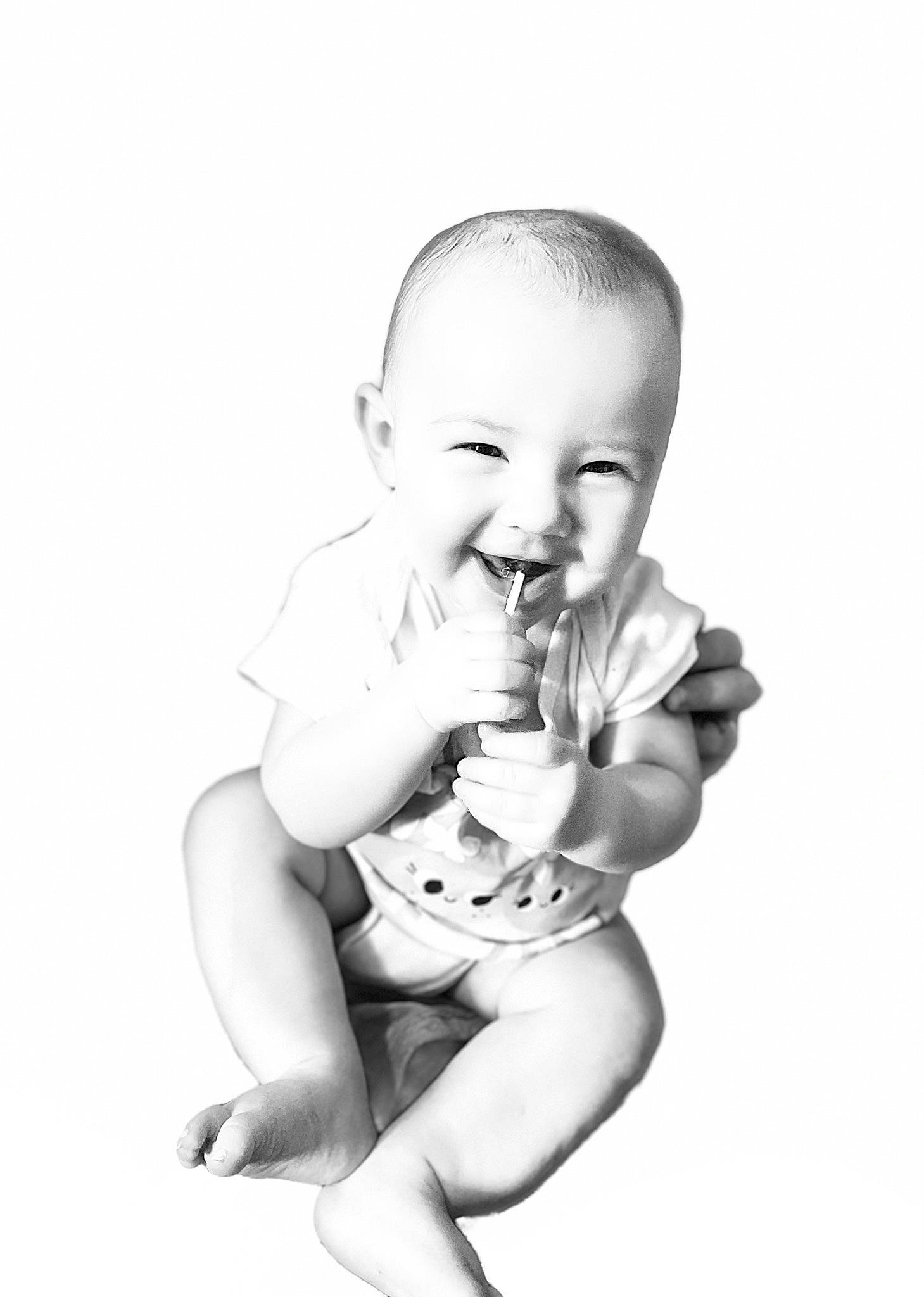 Myra is registered to the contest to win money with this photo: baby, baby_toddler_clothing, cheek, chest, child, elbow, finger, flash_photography, gesture, hand, happy, iris, joy, knee, leg, nail, person, smile, stomach, thigh