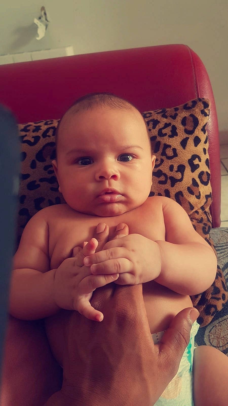 Keylann participe au concours pour gagner de l'argent avec cette photo : arm, baby, cheek, child, chin, eye, eyebrow, face, finger, forehead, hand, head, leg, lip, mouth, muscle, nose, person, skin, thumb