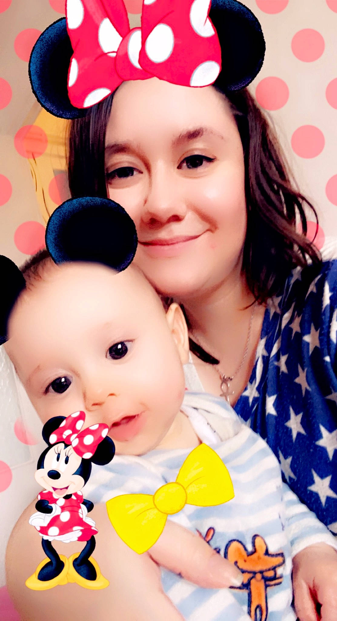 Killian participe au concours pour gagner de l'argent avec cette photo : baby, baby_toddler_clothing, beauty, child, event, eye, facial_expression, fun, gesture, happy, head, joy, organ, people, person, pink, red, skin, smile, snapshot