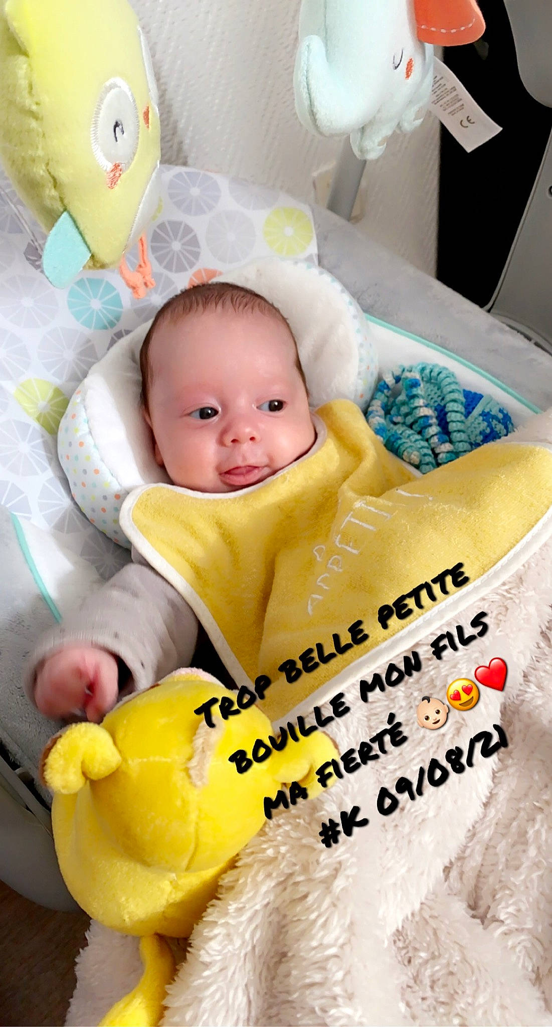 Killian participe au concours pour gagner de l'argent avec cette photo : baby, baby_products, baby_safety, baby_toddler_clothing, cheek, child, comfort, font, happy, linens, person, photo_caption, play, product, room, skin, smile, textile, toddler, white
