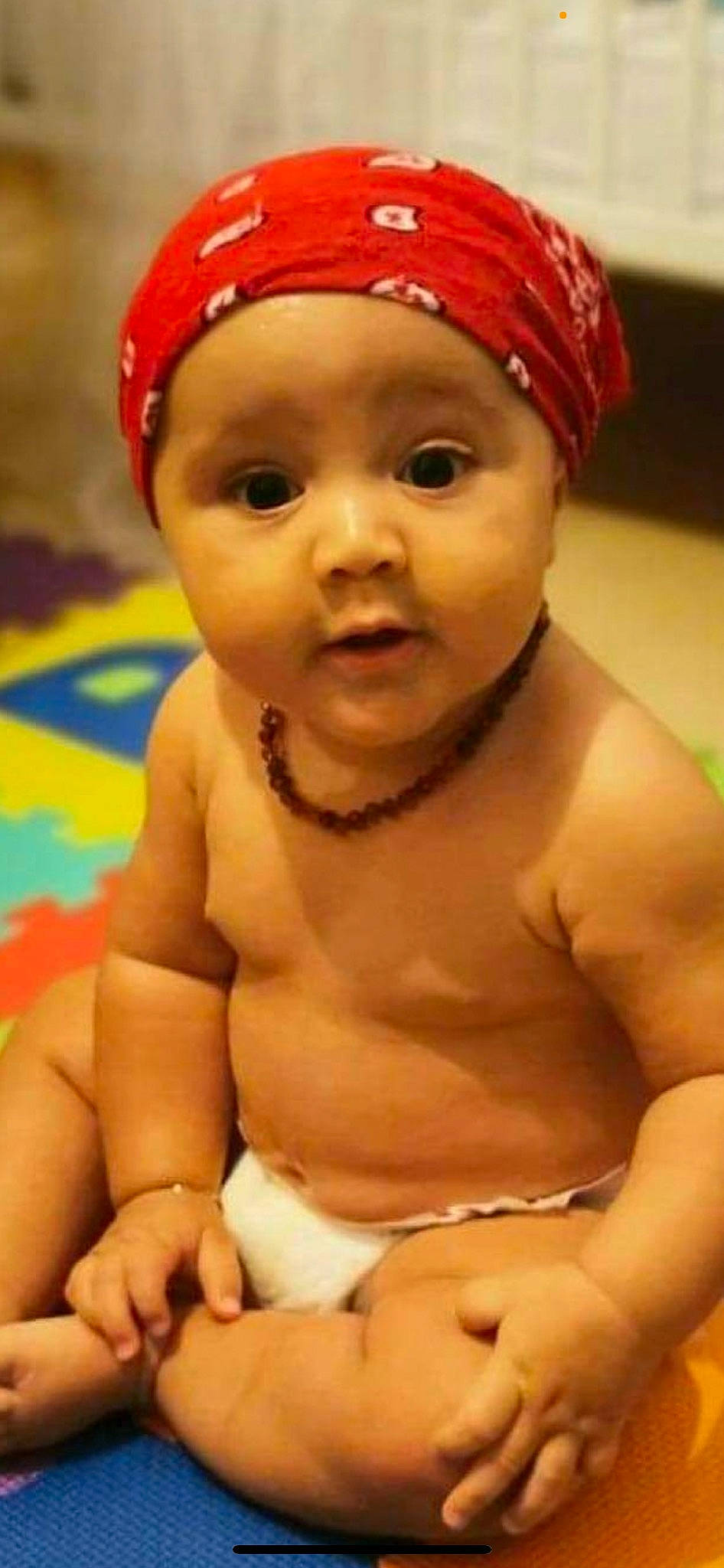 Naël participe au concours pour gagner de l'argent avec cette photo : abdomen, baby, barechested, cap, cheek, chest, child, eye, eyelash, forehead, happy, headwear, human_body, lip, mouth, muscle, nose, organ, person, smile