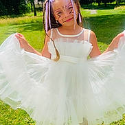 Inaya participe au concours pour gagner de l'argent avec cette photo : braided_hair, butterfly, child, face_paint, fashion, girl, grass, happy, nature, outdoor, park, playful, portrait, purple_shoes, ribbons, smiling, summer, sunlight, trees, white_dress