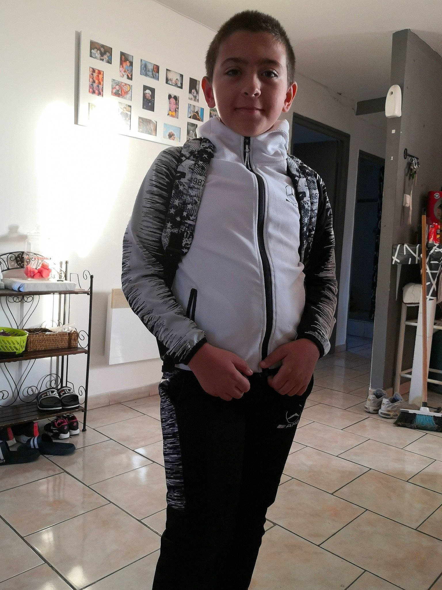 Hakim participe au concours pour gagner de l'argent avec cette photo : clothing, jacket, neck, outerwear, person, shoulder, standing, suit, waist