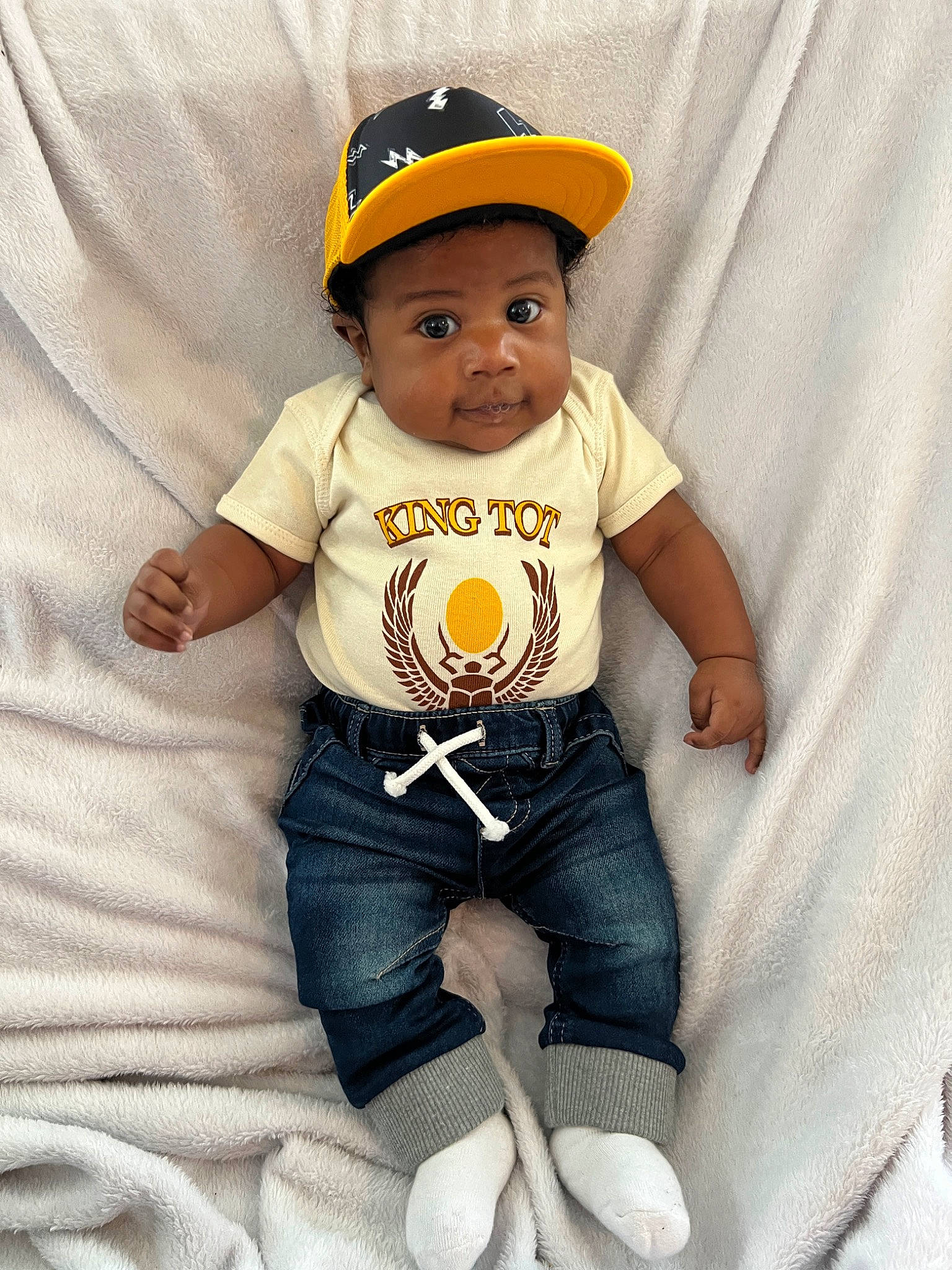Kasen is registered to the contest to win money with this photo: baby, baby_toddler_clothing, cap, child, comfort, costume_hat, denim, fashion_accessory, hairstyle, happy, head, pattern, person, shorts, sitting, sleeve, t_shirt, thigh, toddler, top