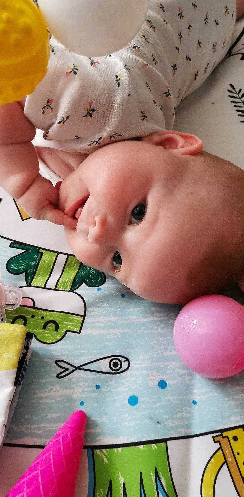 Lana a rejoint le concours — aidez-le/la à gagner de superbes lots ! baby, baby_products, baby_sleeping, baby_toddler_clothing, cheek, child, eyelash, facial_expression, finger, happy, mouth, nose, person, photograph, pink, product, skin, snapshot, textile, toddler