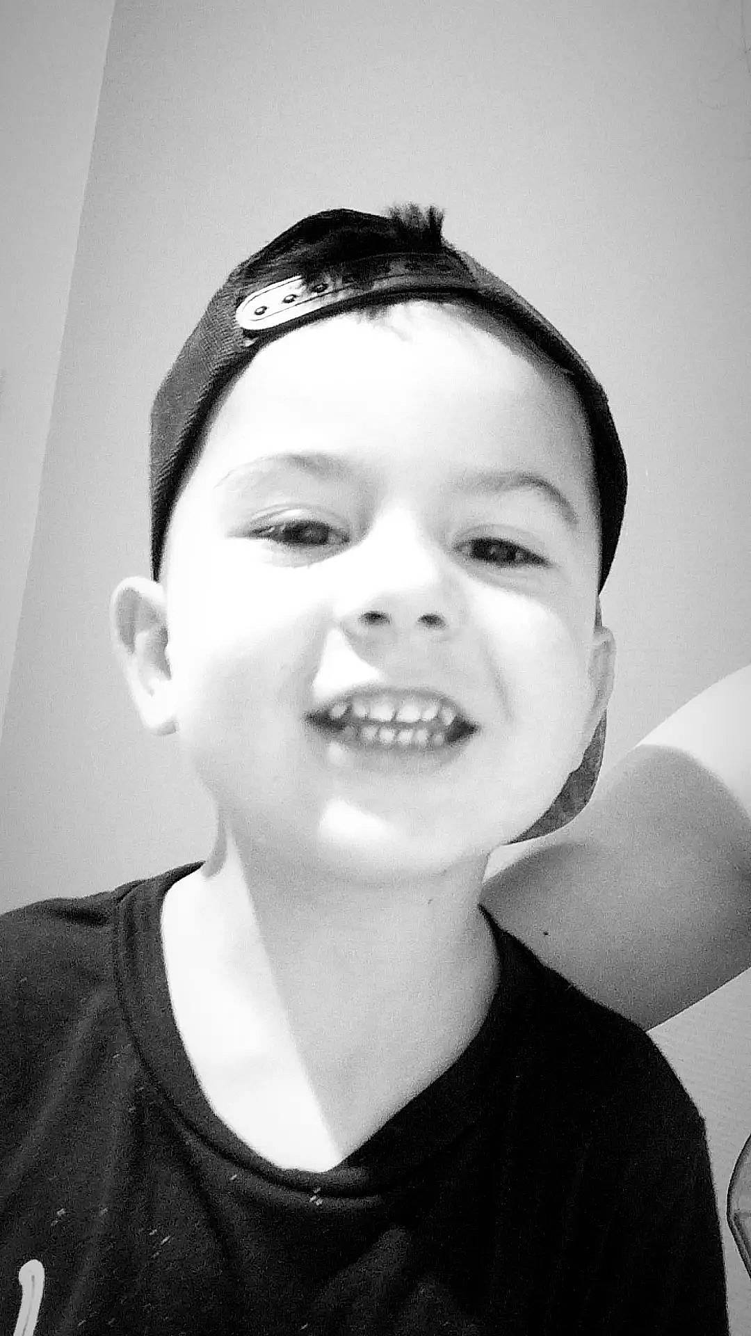 Axel a rejoint le concours — aidez-le/la à gagner de superbes lots ! black, cheek, chin, ear, eye, eyebrow, eyelash, flash_photography, forehead, happy, jaw, lip, mouth, neck, nose, organ, person, shoulder, skin, smile