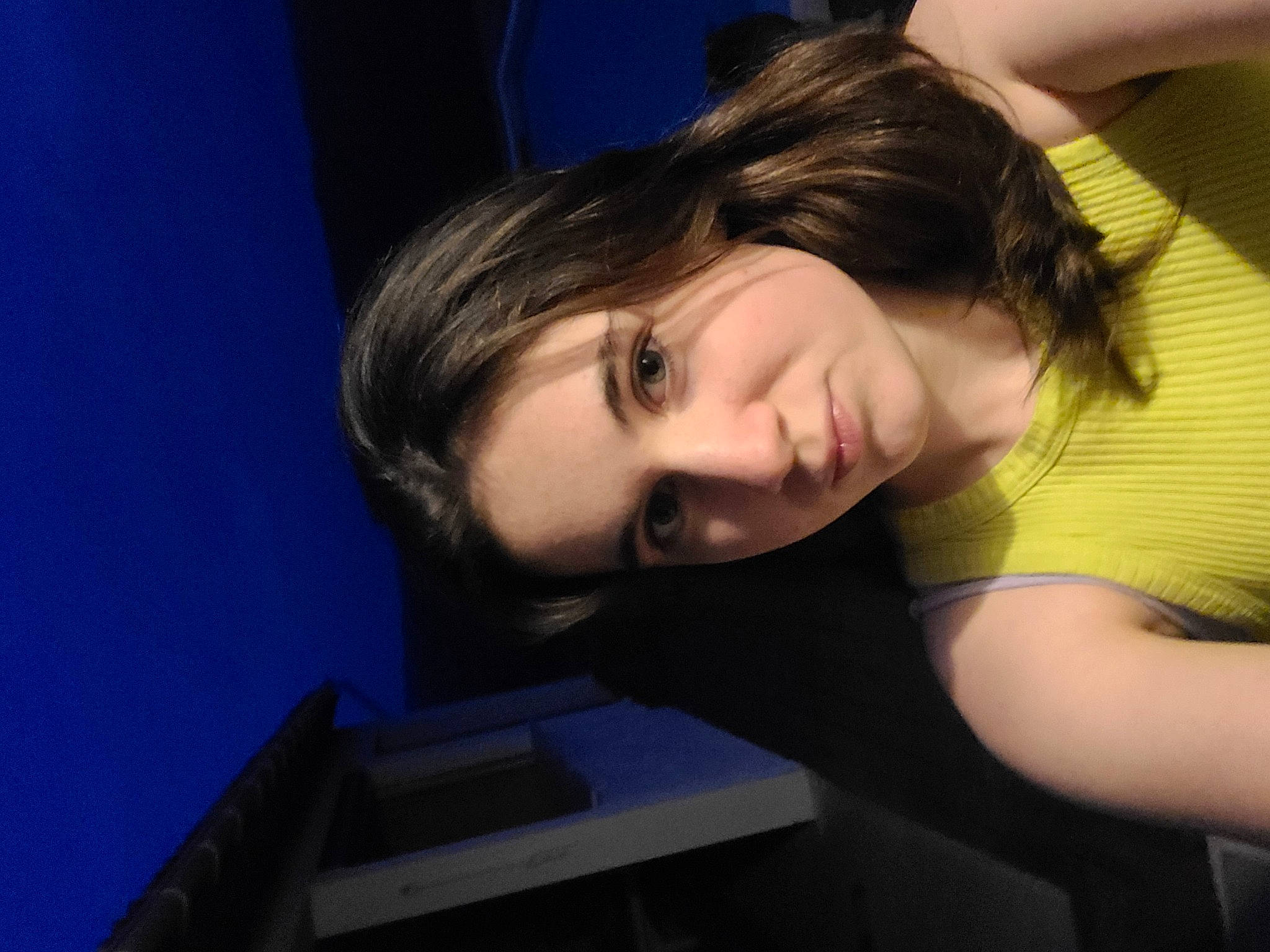 Eden participe au concours pour gagner de l'argent avec cette photo : black_hair, cheek, chest, comfort, elbow, electric_blue, eyelash, flash_photography, fun, human_leg, leisure, long_hair, person, portrait_photography, room, sitting, thigh