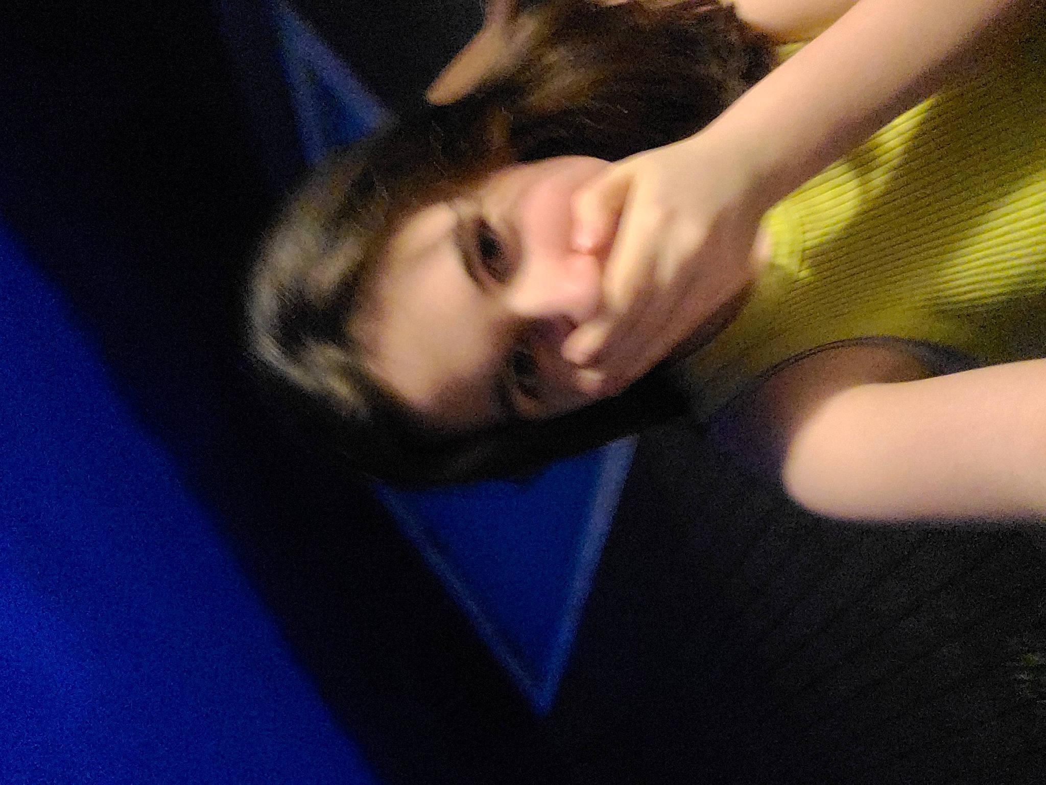 Eden a rejoint le concours — aidez-le/la à gagner de superbes lots ! arm, beard, chest, darkness, elbow, electric_blue, eyelash, facial_hair, flash_photography, fun, gesture, human_body, human_leg, jaw, leg, neck, nose, person, sky, tree