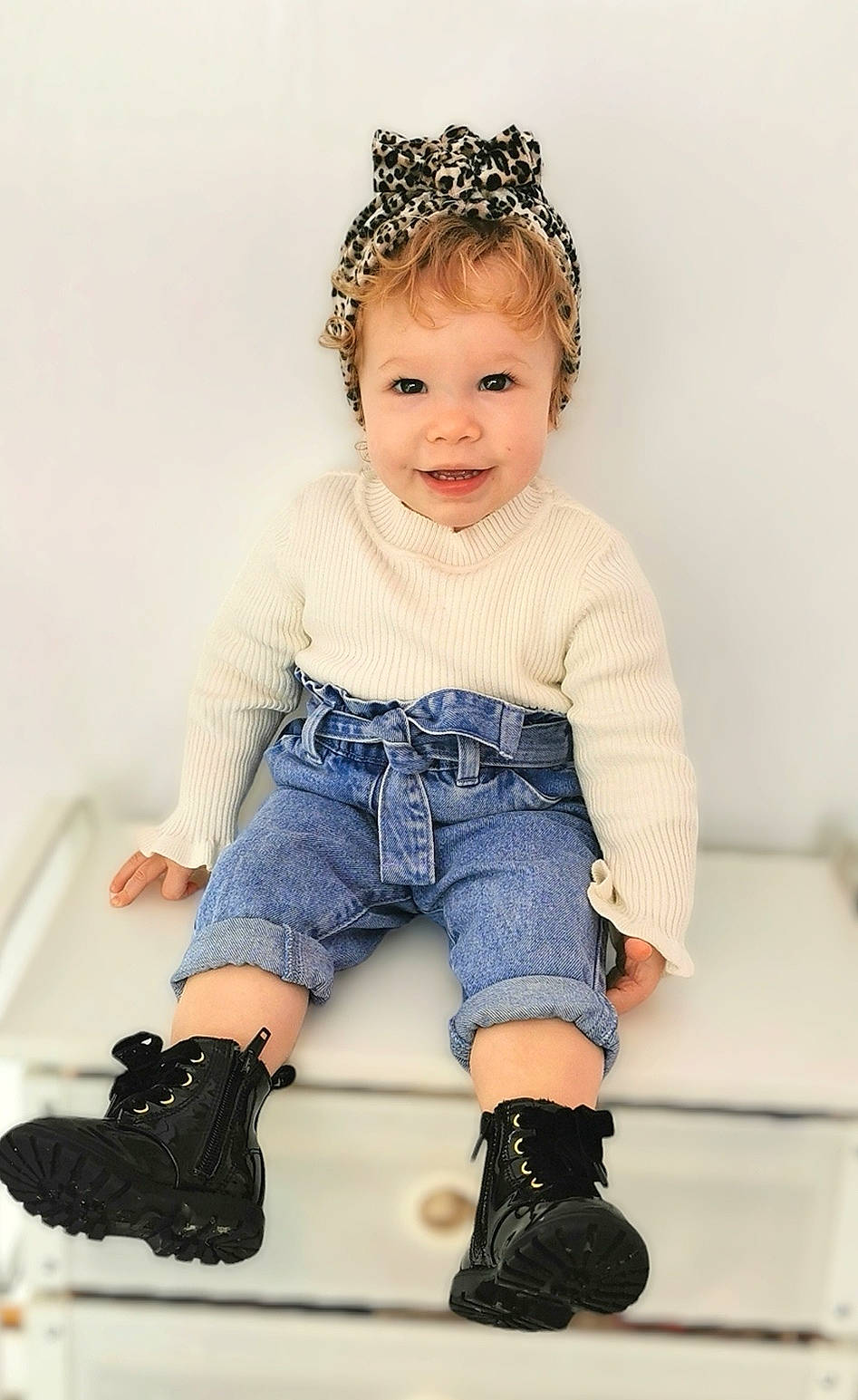Daisy is registered to the contest to win money with this photo: arm, baby_toddler_clothing, cap, child, denim, electric_blue, happy, headband, headpiece, joy, knee, pattern, person, purple, sleeve, smile, standing, t_shirt, thigh, toddler