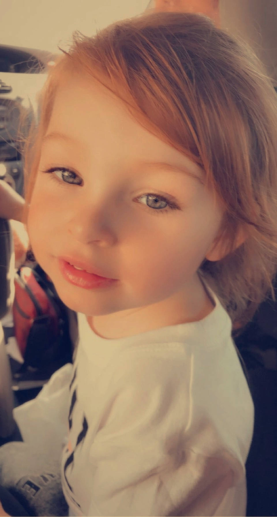 Maëlya participe au concours pour gagner de l'argent avec cette photo : bangs, black_hair, cheek, chin, cloud, cool, ear, eyelash, flash_photography, forehead, happy, iris, jaw, lip, mouth, neck, nose, person, skin, smile