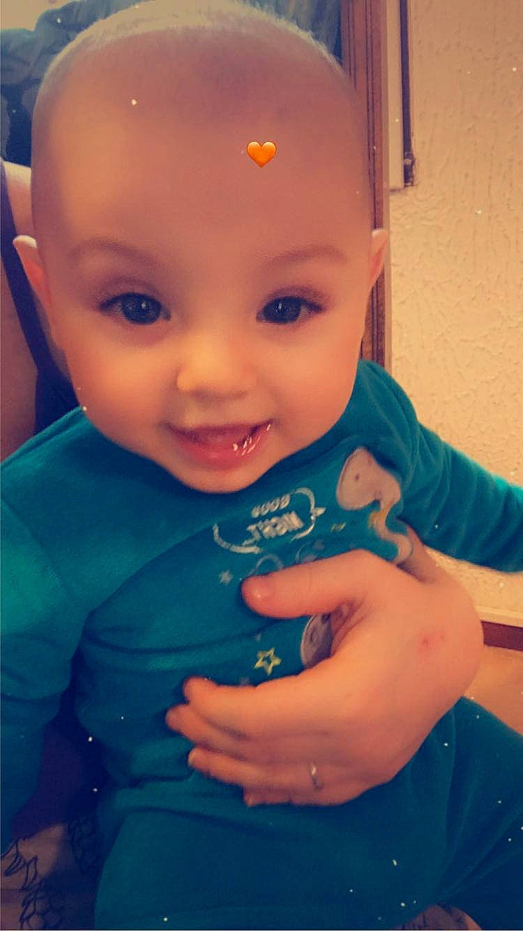 Maïwenn participe au concours pour gagner de l'argent avec cette photo : azure, baby_toddler_clothing, cheek, chin, clothing, eye, eyebrow, facial_expression, hairstyle, hand, happy, human_body, lip, mouth, neck, nose, organ, person, skin, sleeve